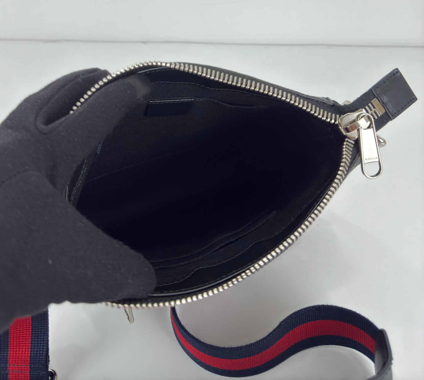 Gucci GG Supreme Small Messenger Bag
