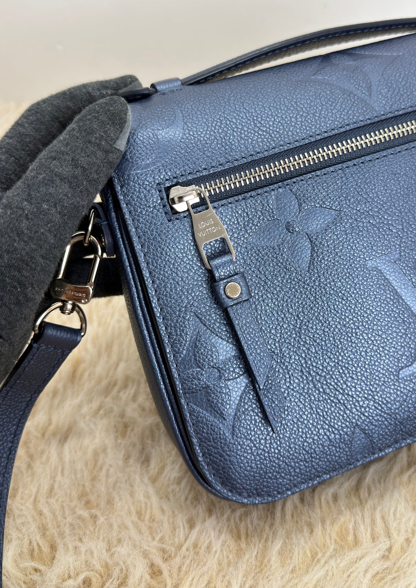 Louis Vuitton Navy Nacre Metallic Empreinte
Monogram Giant Pochette Metis