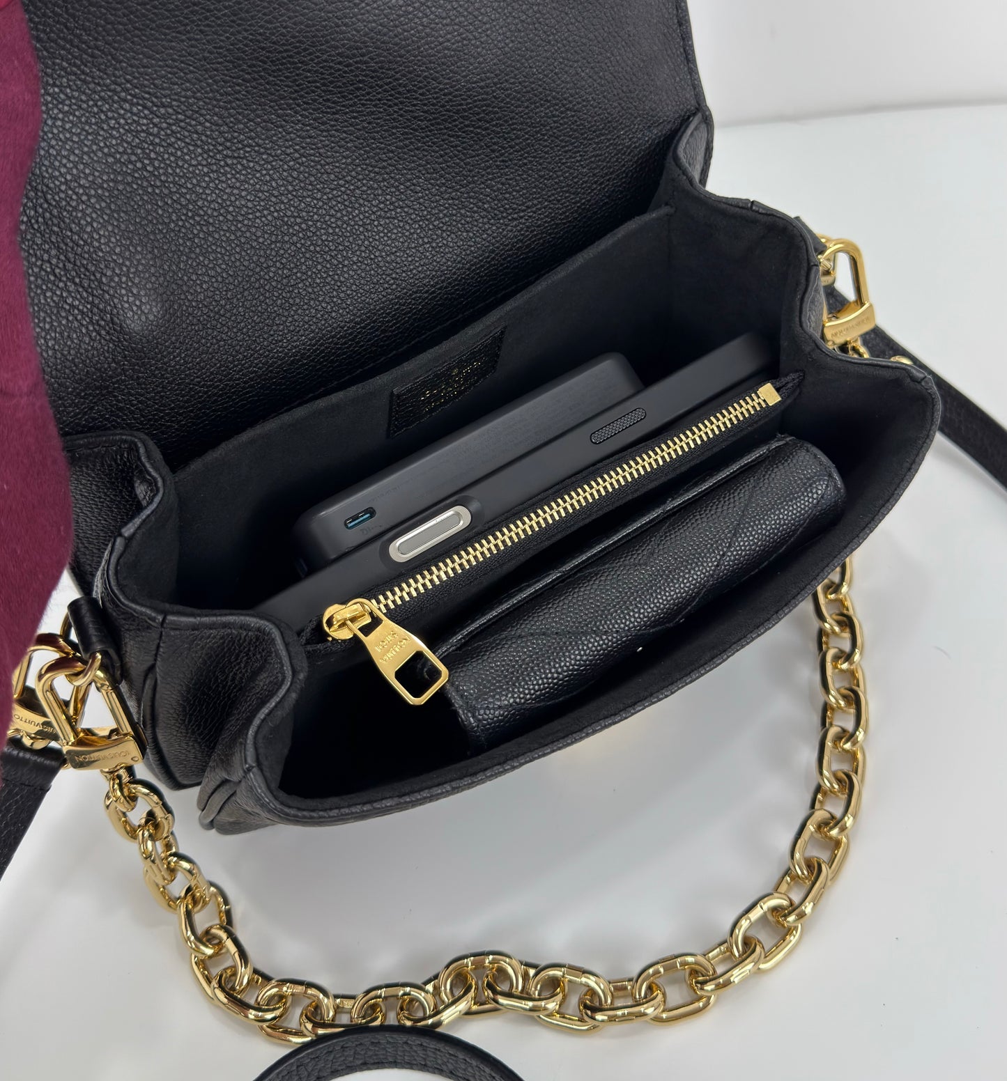 Louis Vuitton Pochette Métis East West Monogram Empreinte