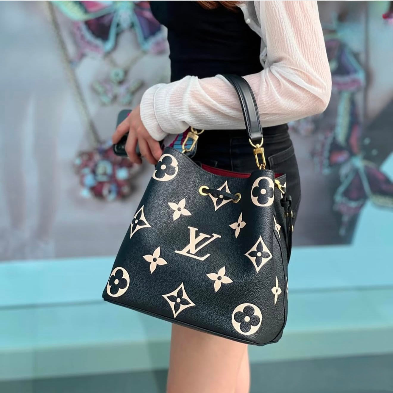 Louis Vuitton Neo Noe MM Bucket Bag Empreinte Leather
