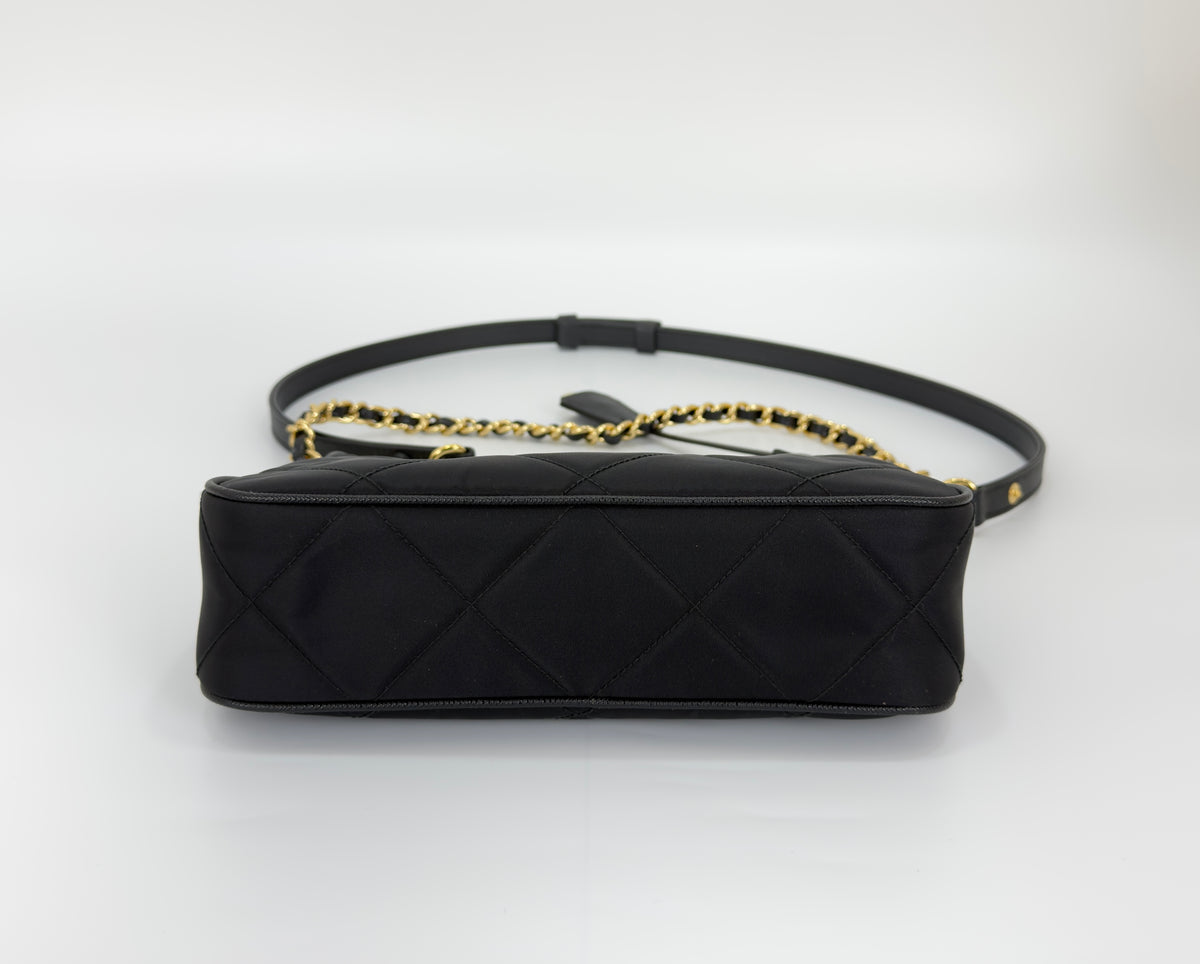 Prada Mini Re-Edition 1995 Chaîne Shoulder Bag