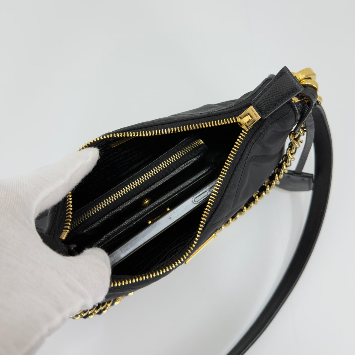 Prada Mini Re-Edition 1995 Chaîne Shoulder Bag