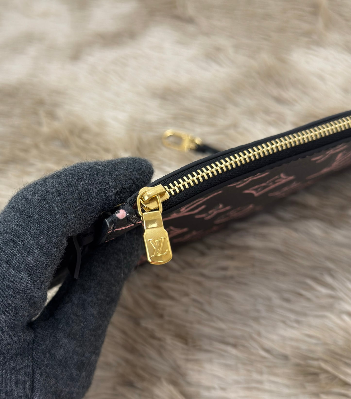 Louis Vuitton Monogram Fall For You Neverfull Pochette