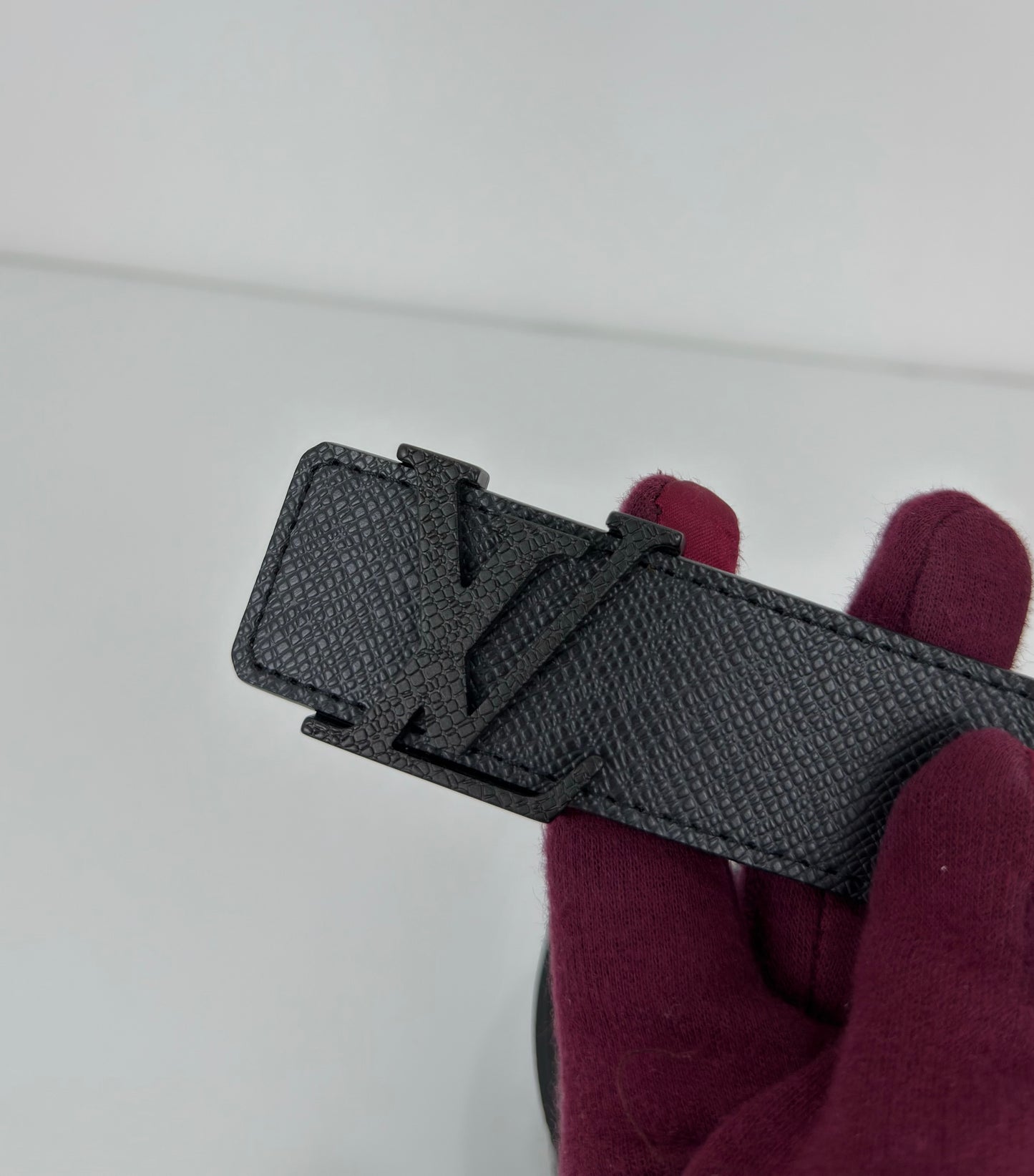 Louis Vuitton Initiales Belt In Black Taiga Leather 90/36