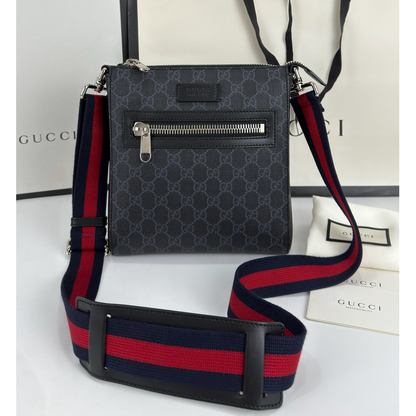 Gucci GG Supreme Small Messenger Bag