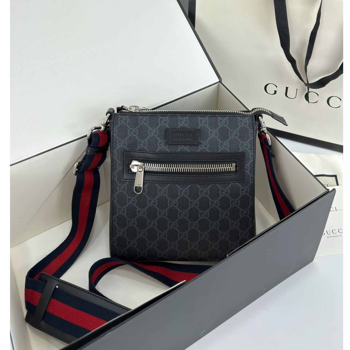 Gucci GG Supreme Small Messenger Bag