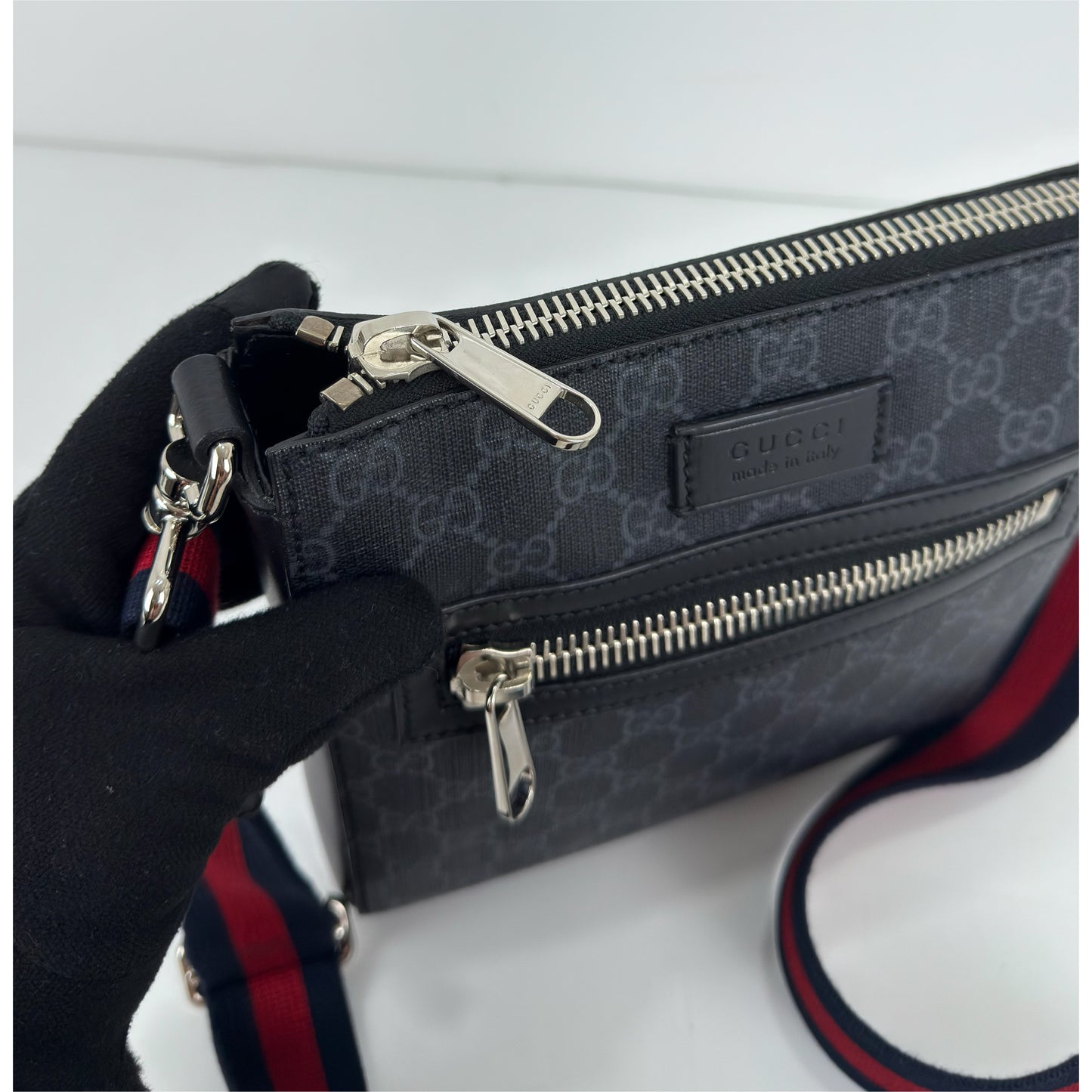 Gucci GG Supreme Small Messenger Bag