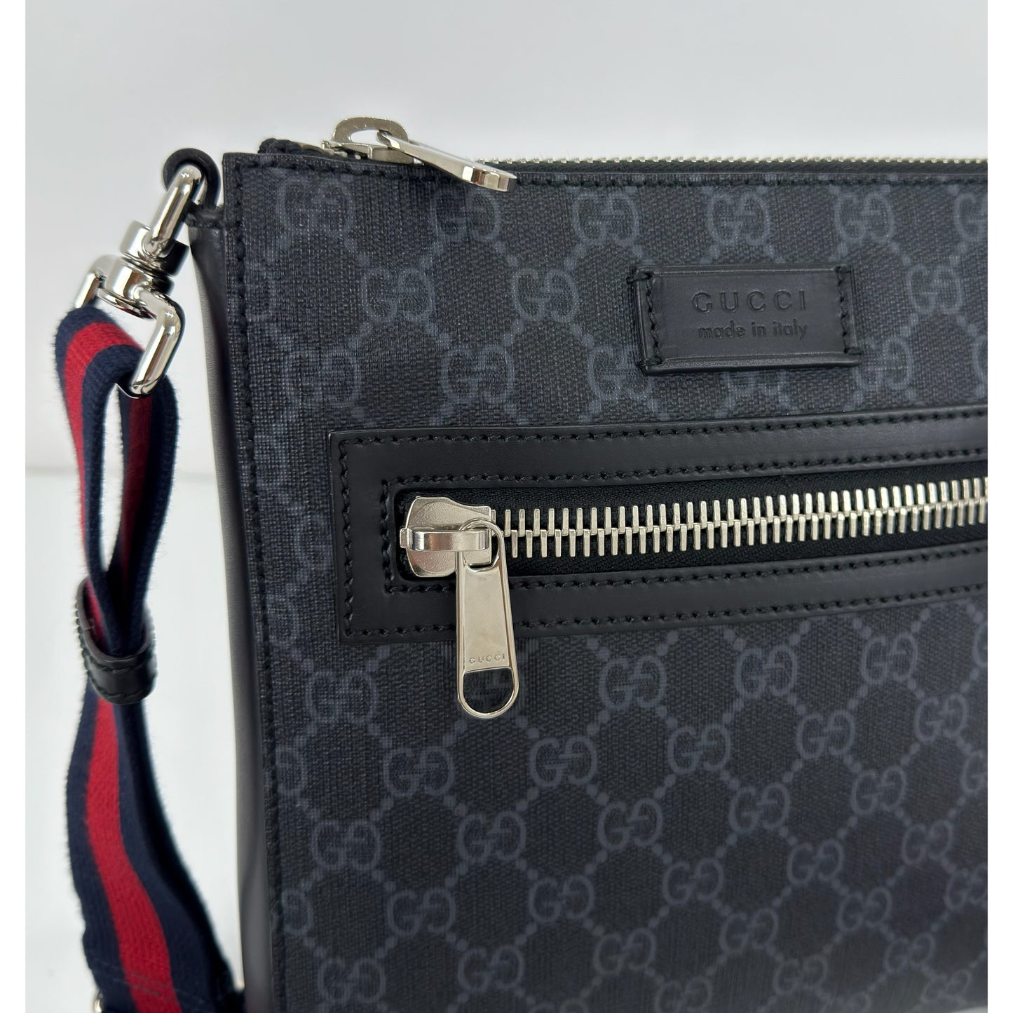 Gucci GG Supreme Small Messenger Bag