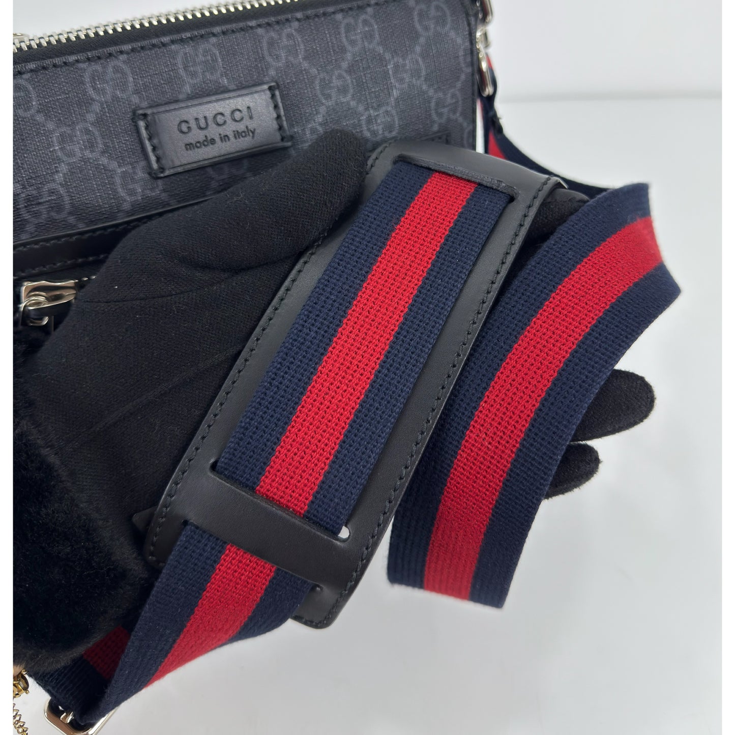 Gucci GG Supreme Small Messenger Bag