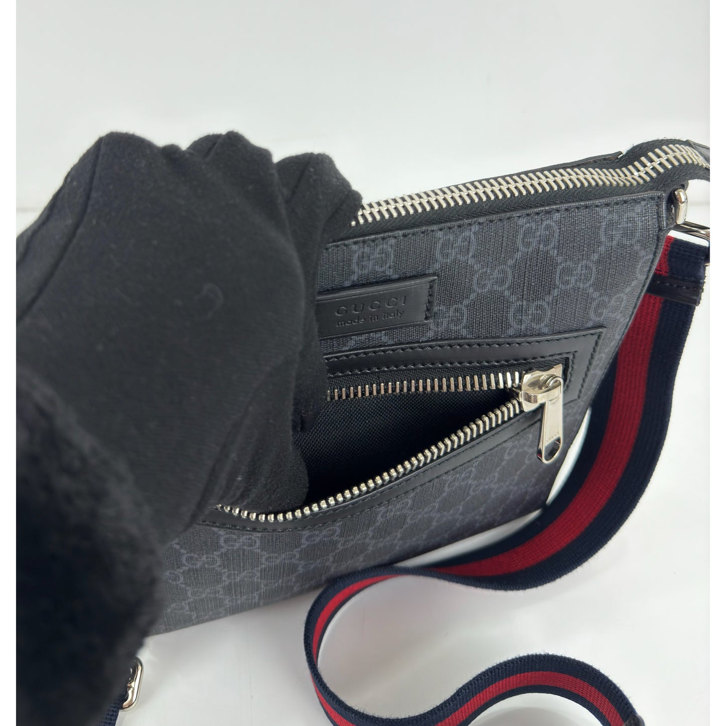 Gucci GG Supreme Small Messenger Bag