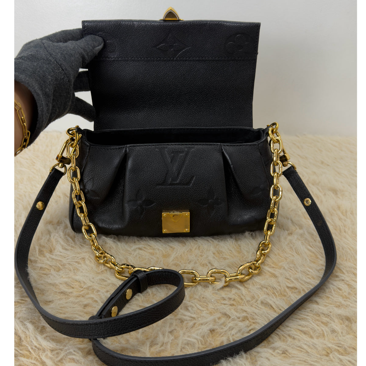 Louis Vuitton Favorite Monogram Empreinte Leather