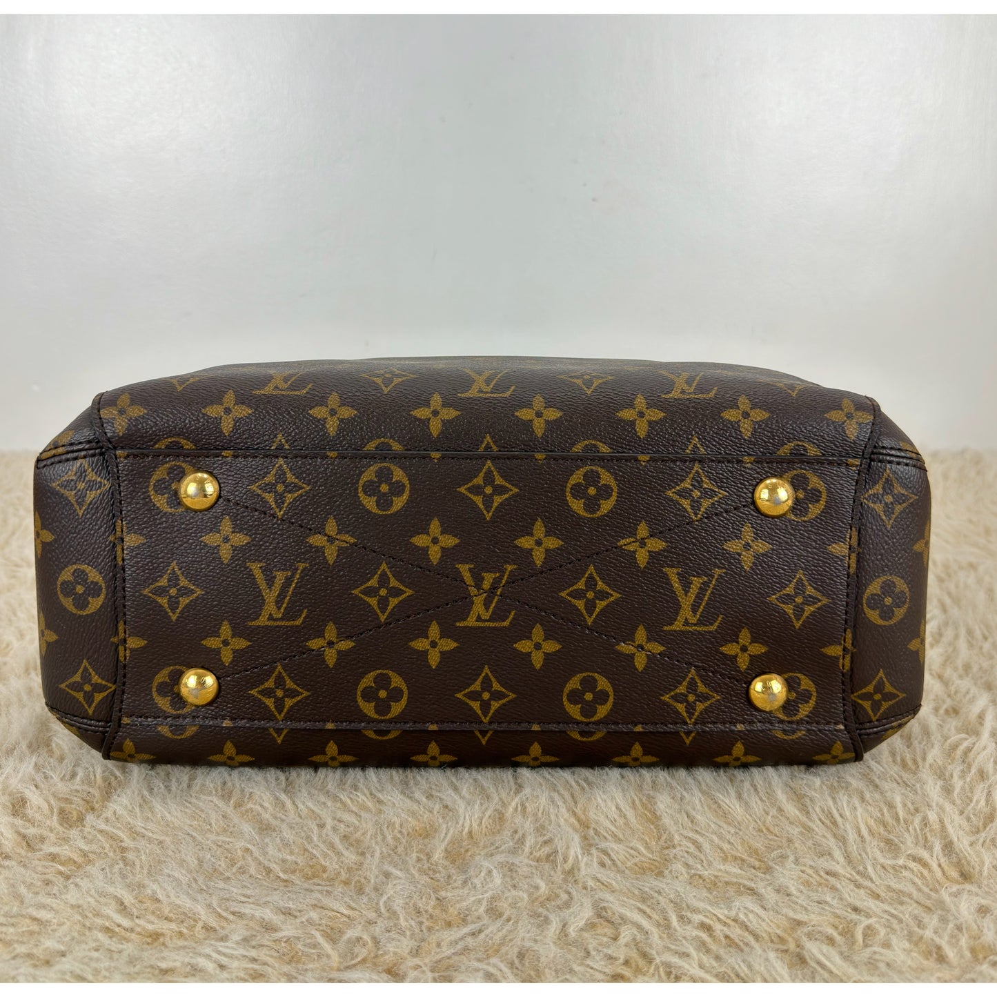 Louis Vuitton Monogram Canvas Montaigne MM