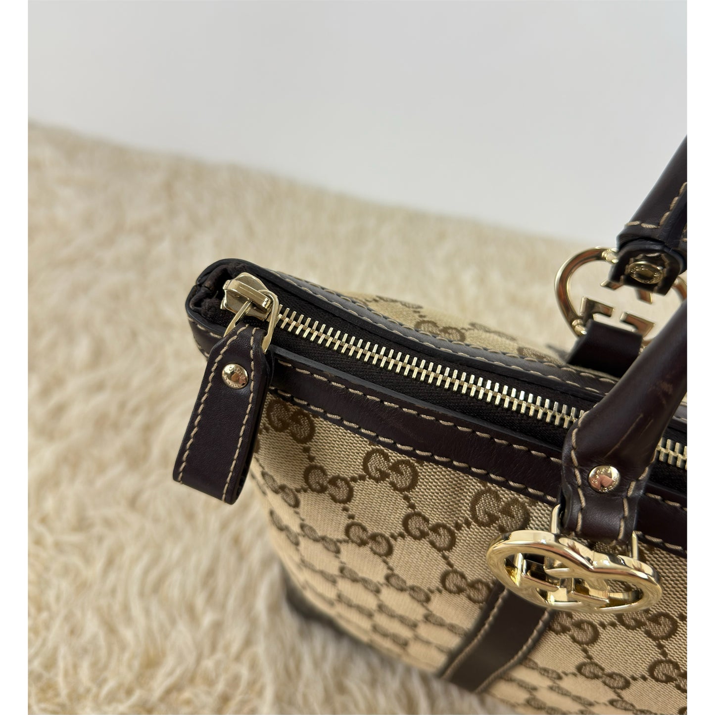 Gucci Gucci Small Lovely Heart - Shaped
Interlocking G Tote Bag