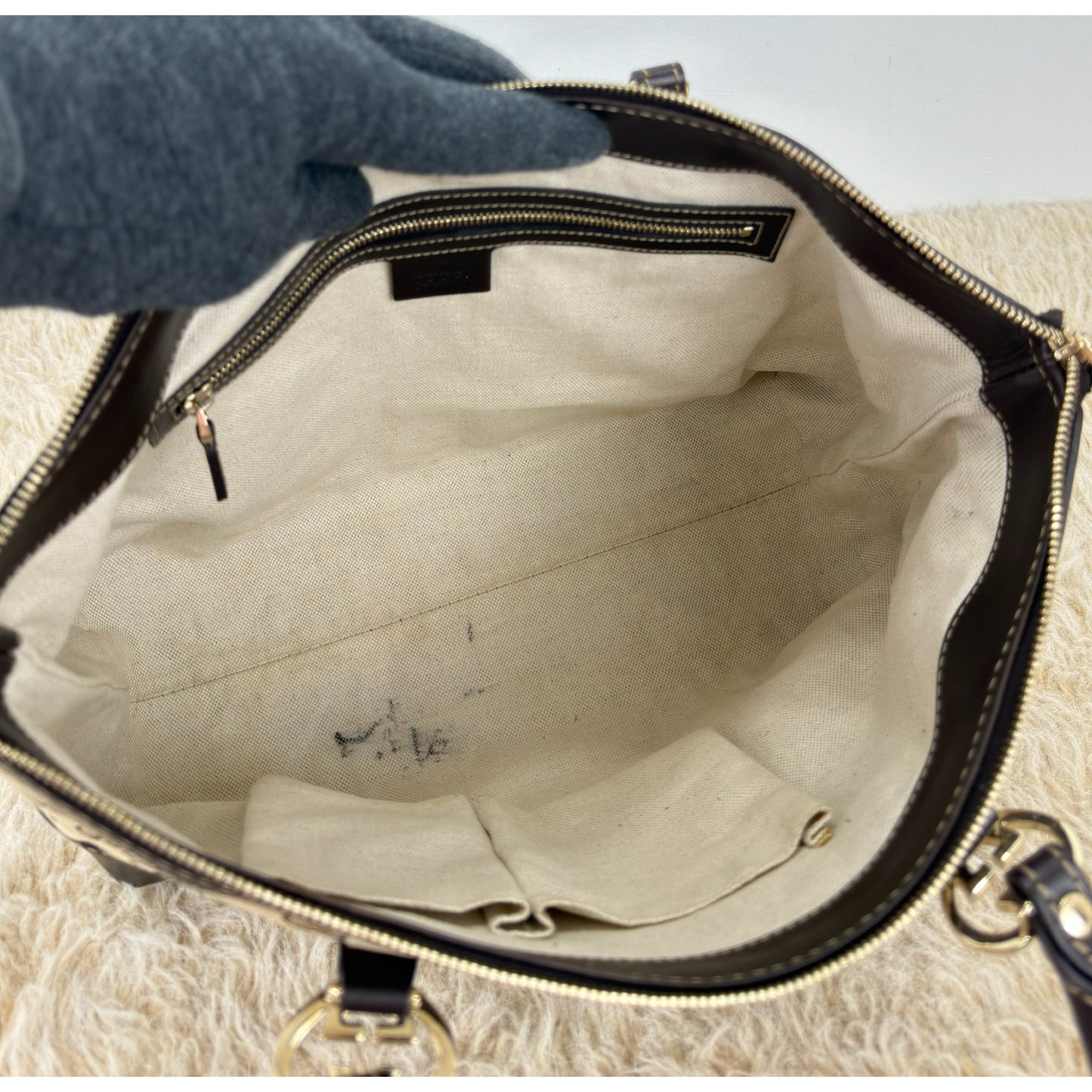 Gucci Gucci Small Lovely Heart - Shaped
Interlocking G Tote Bag