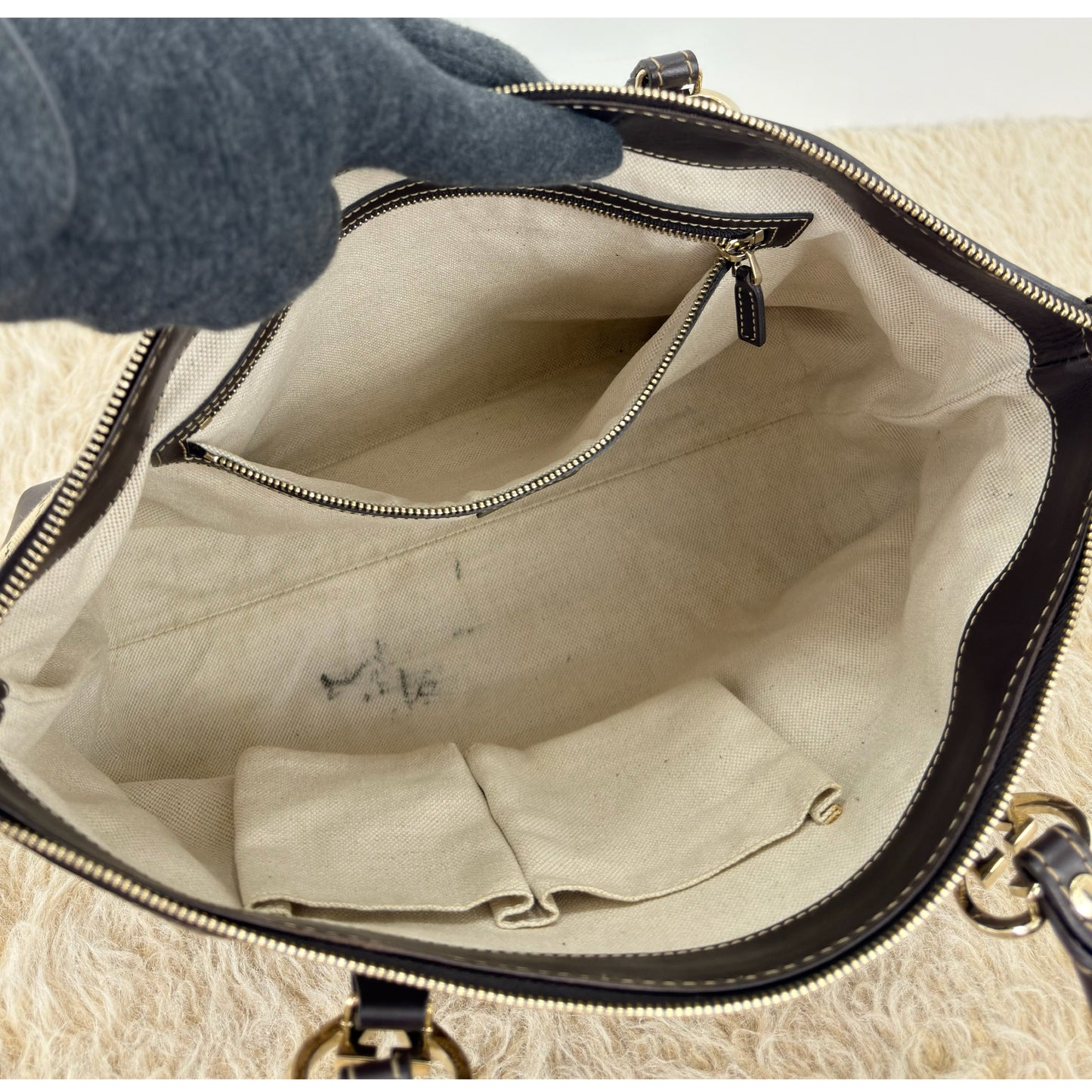 Gucci Gucci Small Lovely Heart - Shaped
Interlocking G Tote Bag