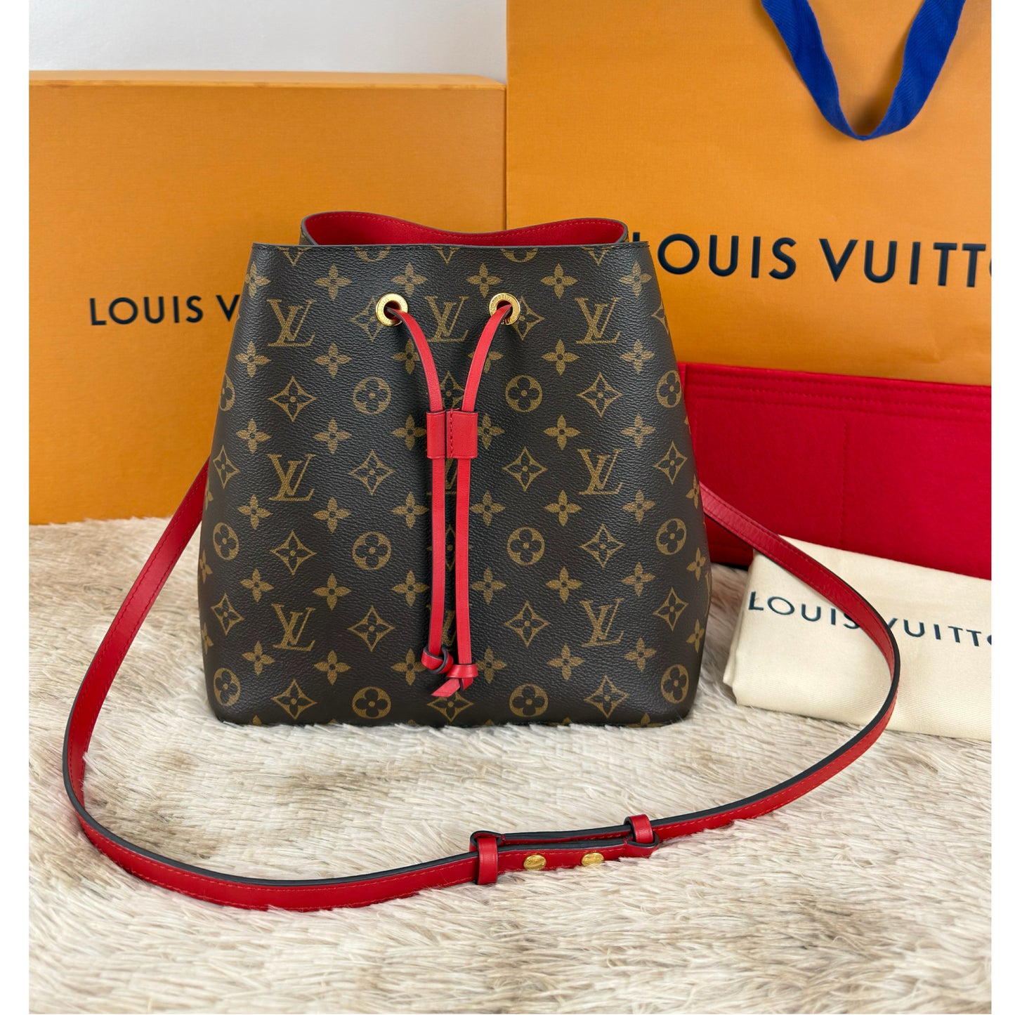 Louis Vuitton Monogram Canvas Neo Noe MM