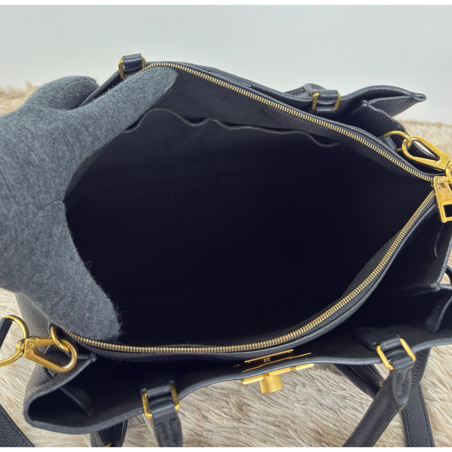 Louis Vuitton Black Leather Lockme Convertible Tote Bag