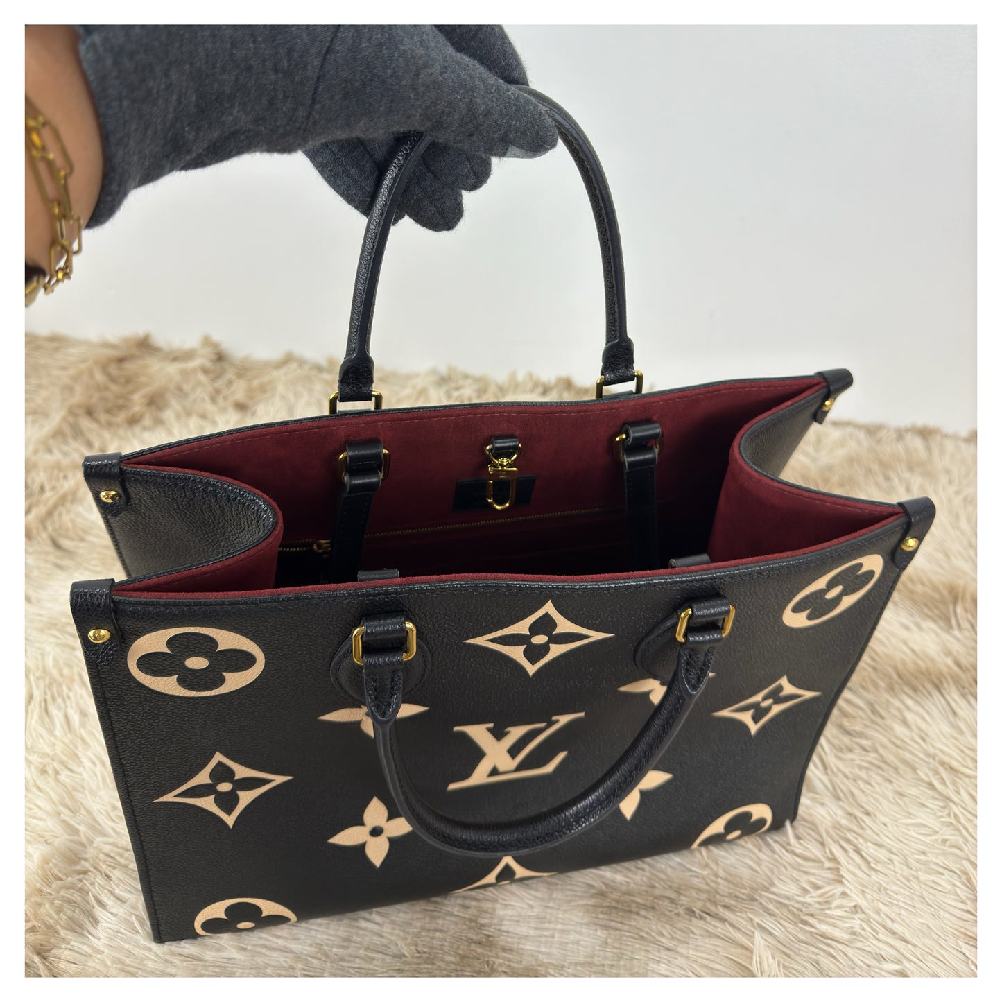 Louis Vuitton OnTheGo MM Bag Empreinte