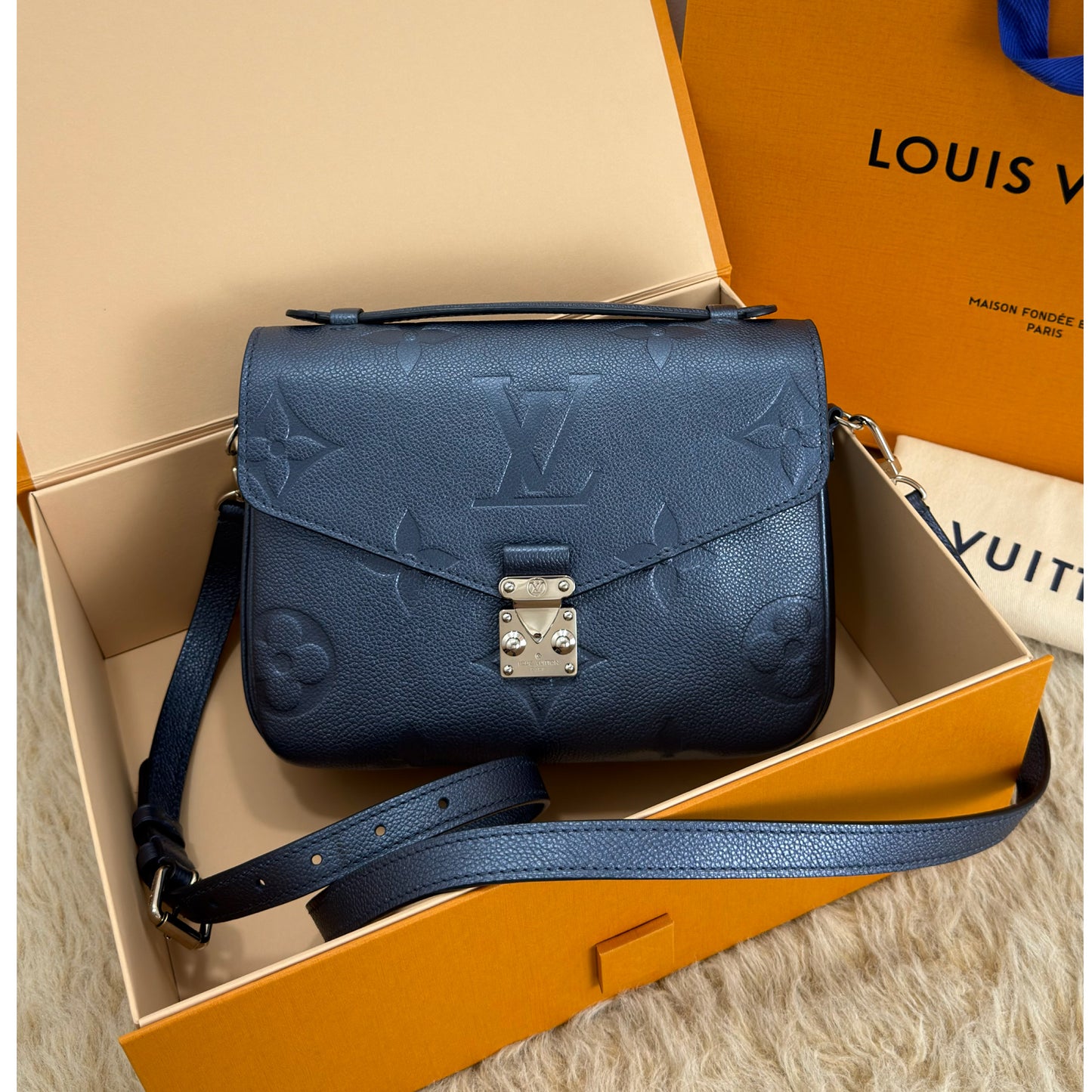 Louis Vuitton Navy Nacre Metallic Empreinte
Monogram Giant Pochette Metis