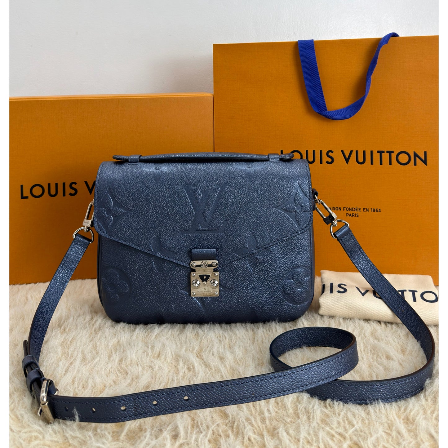 Louis Vuitton Navy Nacre Metallic Empreinte
Monogram Giant Pochette Metis