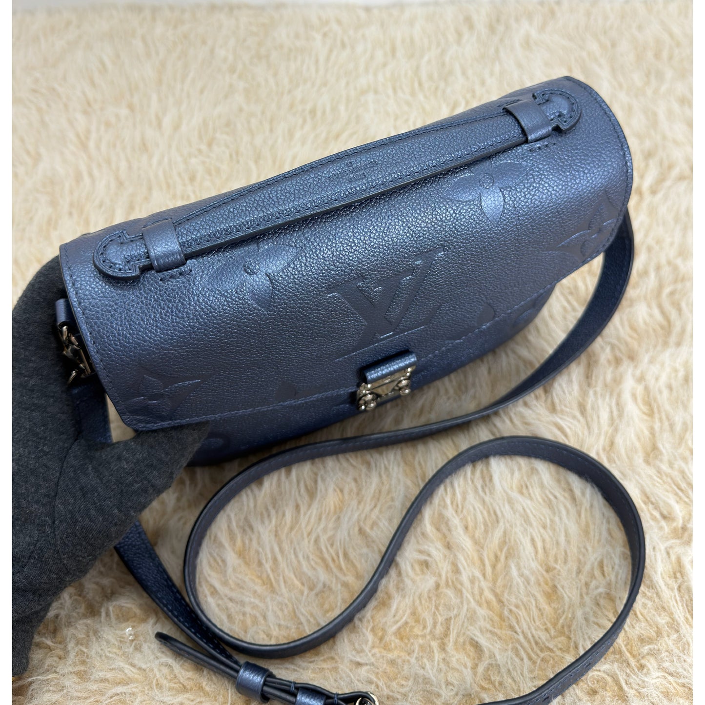 Louis Vuitton Navy Nacre Metallic Empreinte
Monogram Giant Pochette Metis