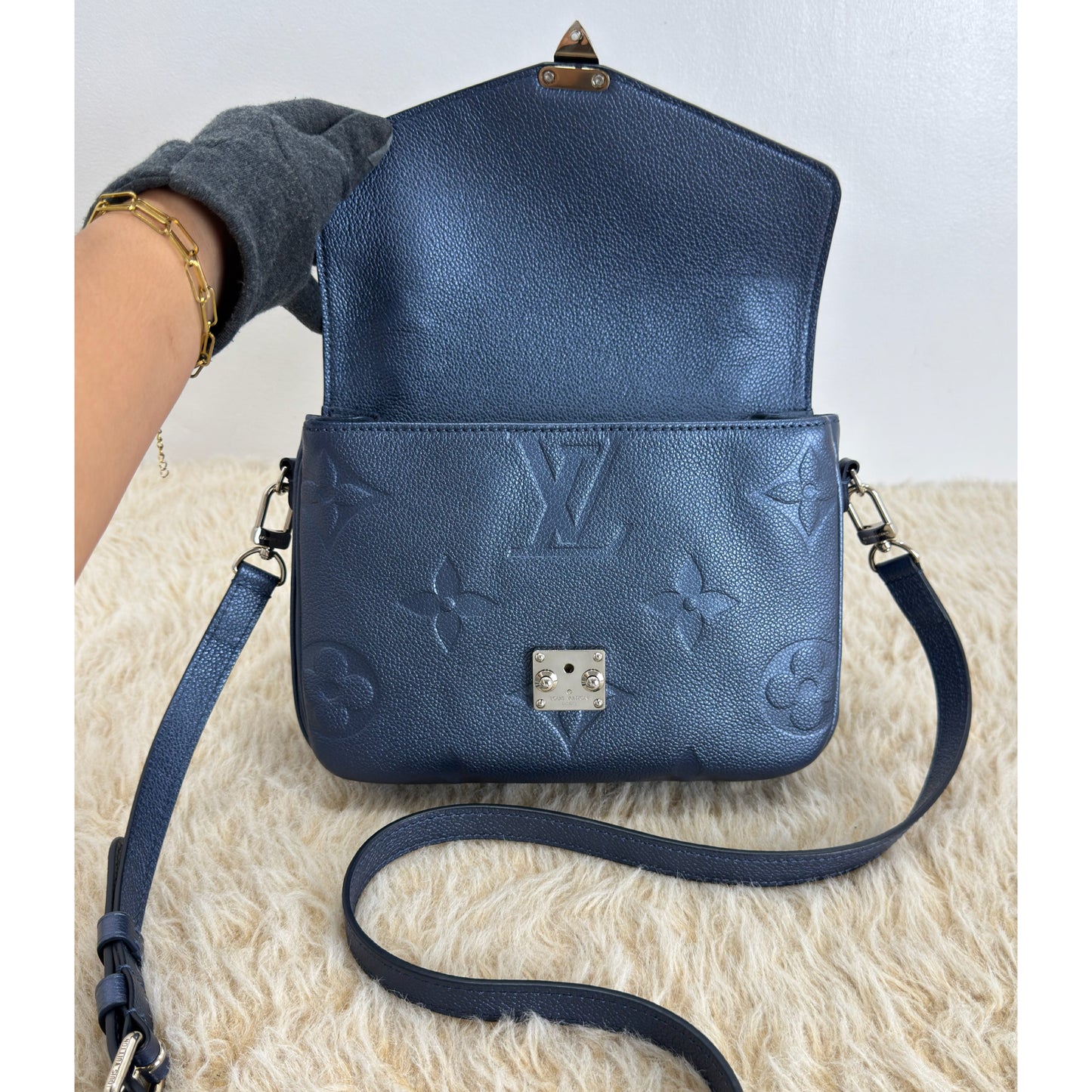 Louis Vuitton Navy Nacre Metallic Empreinte
Monogram Giant Pochette Metis