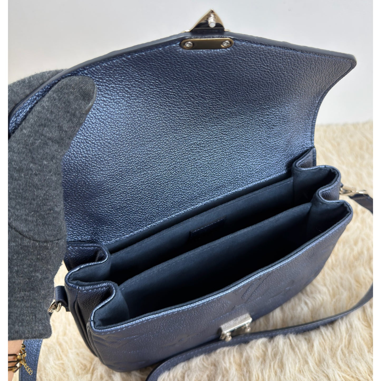 Louis Vuitton Navy Nacre Metallic Empreinte
Monogram Giant Pochette Metis