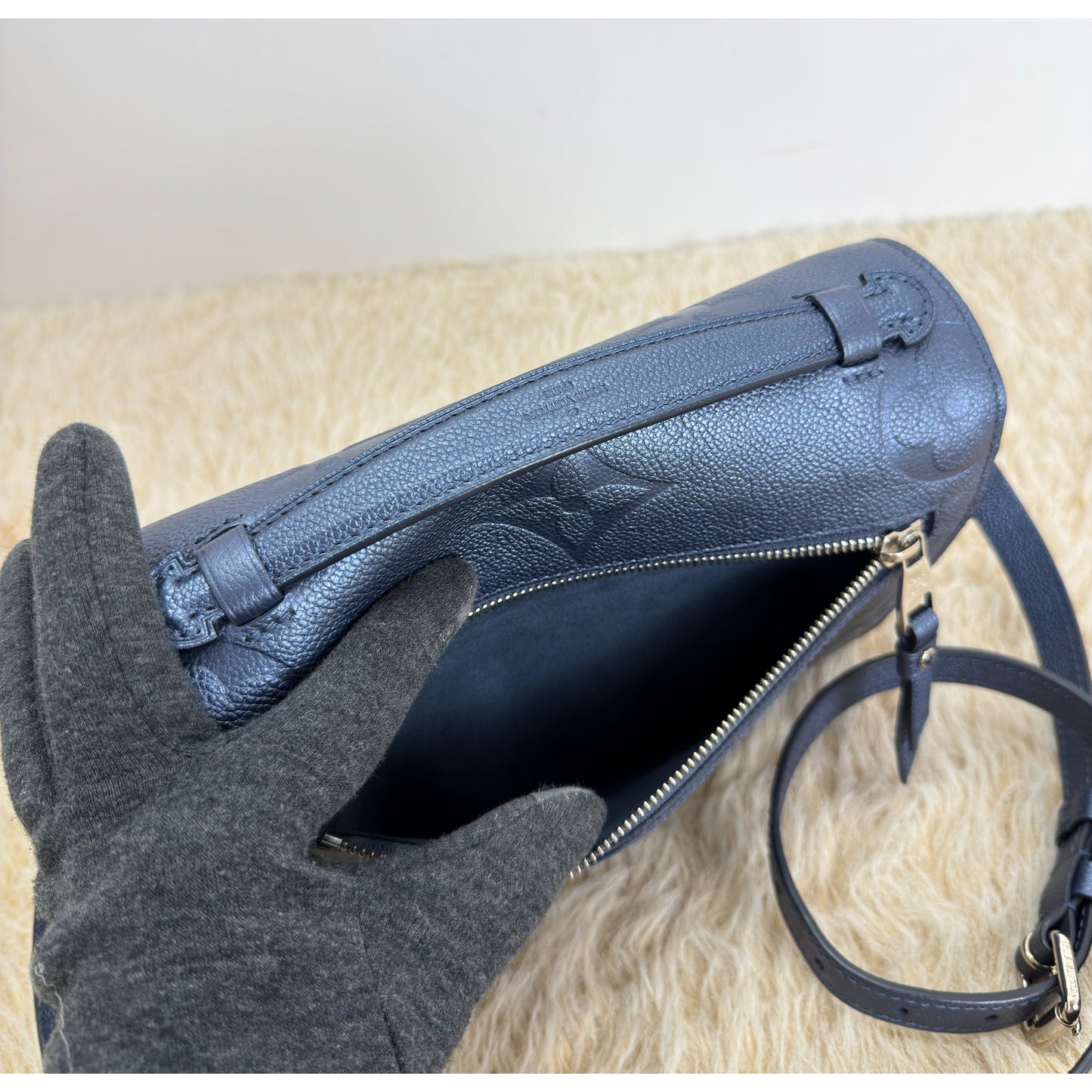 Louis Vuitton Navy Nacre Metallic Empreinte
Monogram Giant Pochette Metis