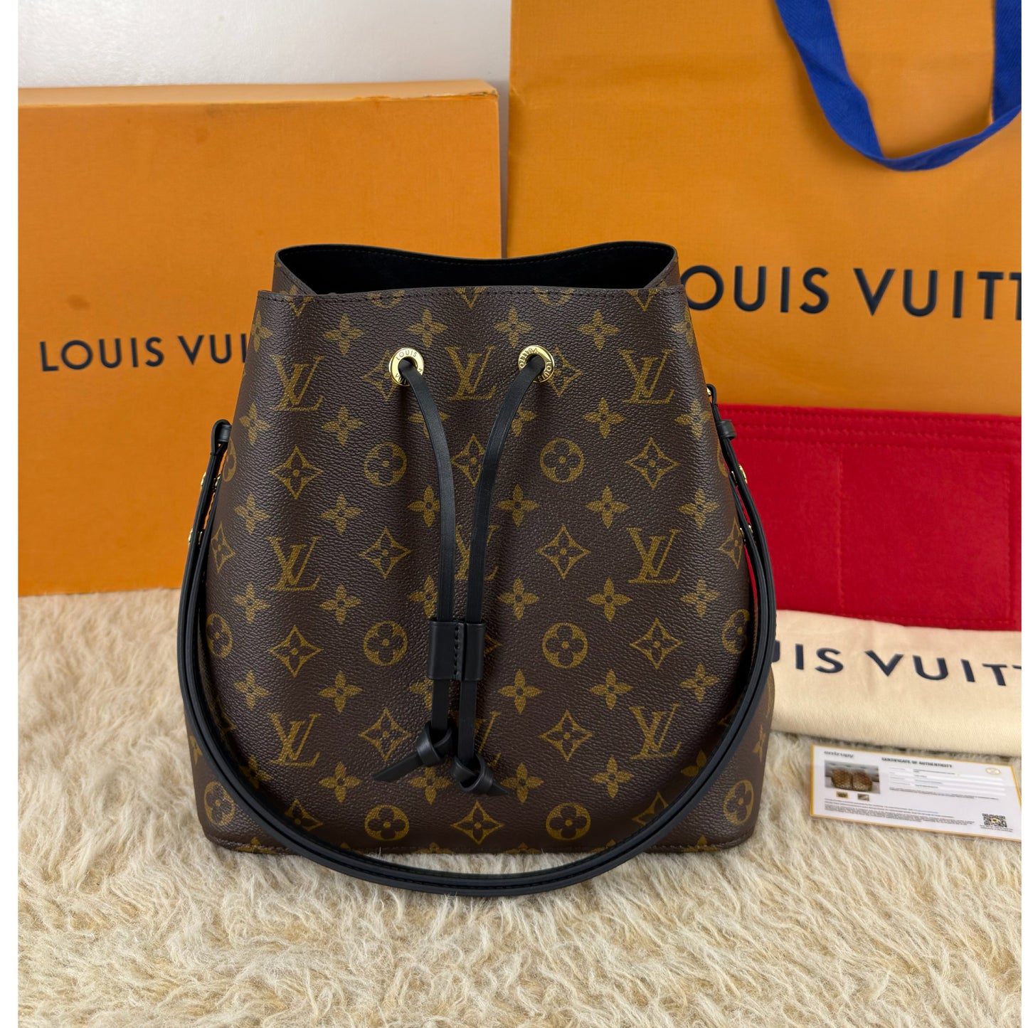 Loui Vuitton Neo Noe MM Monogram Canvas