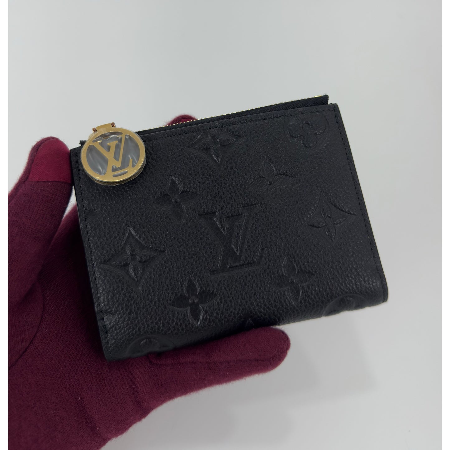 Louis Vuitton Monogram Empreinte Leather
Portefeuille Lisa Wallet (1)