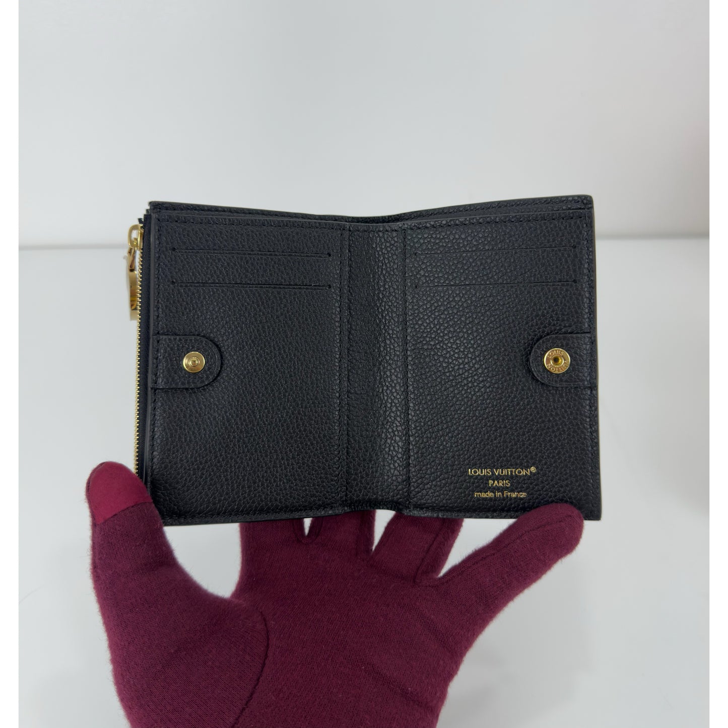 Louis Vuitton Monogram Empreinte Leather
Portefeuille Lisa Wallet (1)