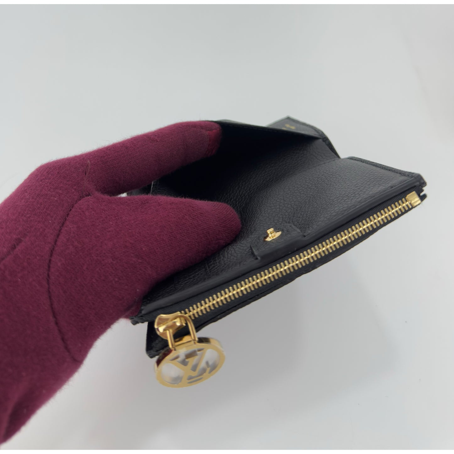 Louis Vuitton Monogram Empreinte Leather
Portefeuille Lisa Wallet (1)