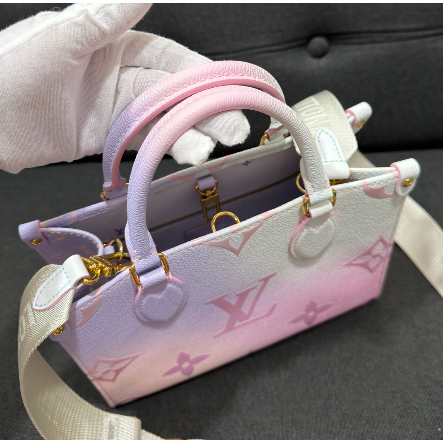 Louis Vuitton Monogram Giant Spring In The City OnTheGo PM Sunrise Pastel