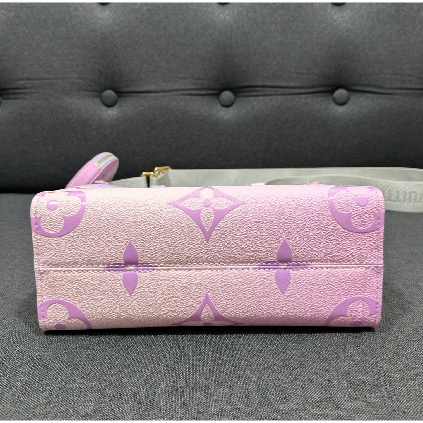 Louis Vuitton Monogram Giant Spring In The City OnTheGo PM Sunrise Pastel