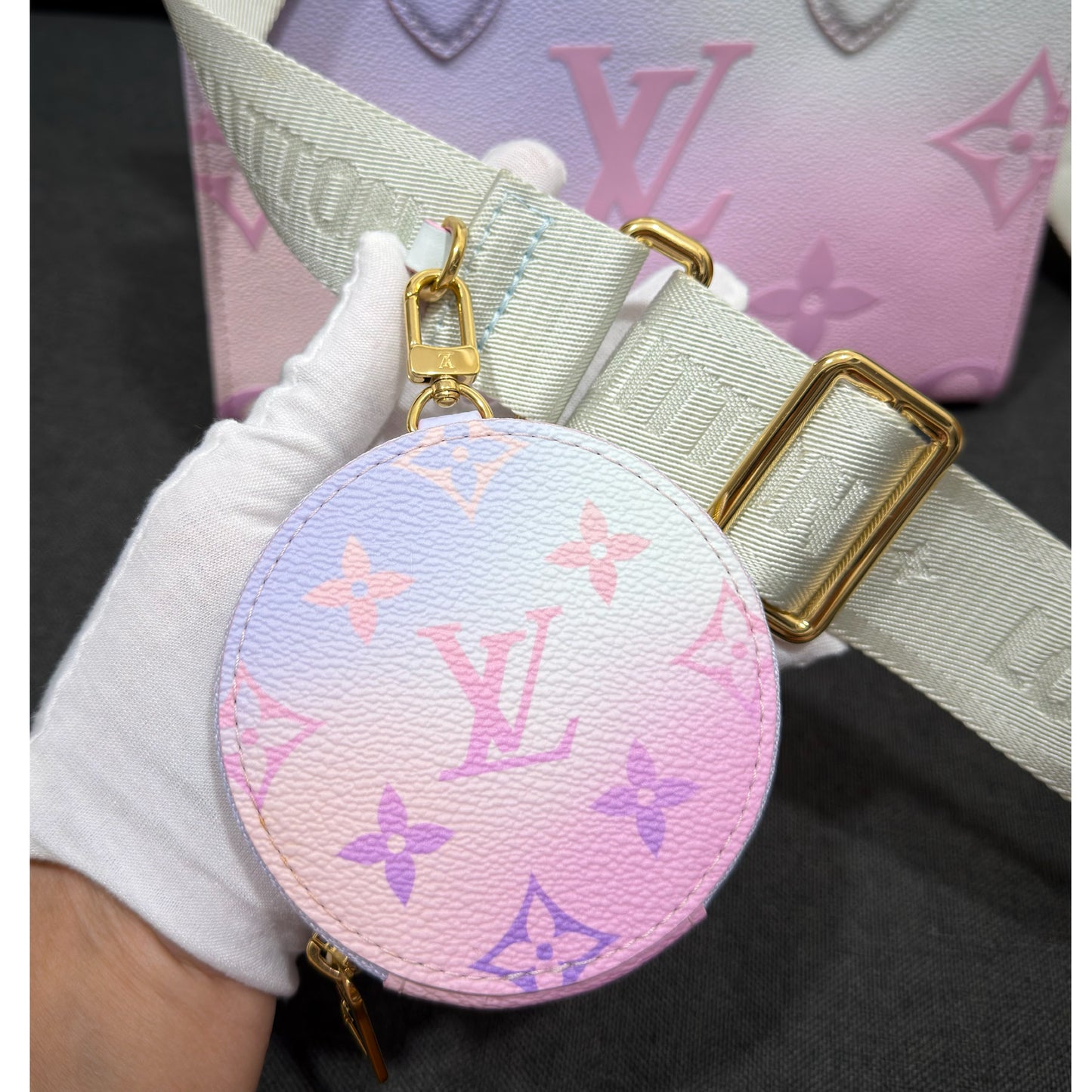 Louis Vuitton Monogram Giant Spring In The City OnTheGo PM Sunrise Pastel