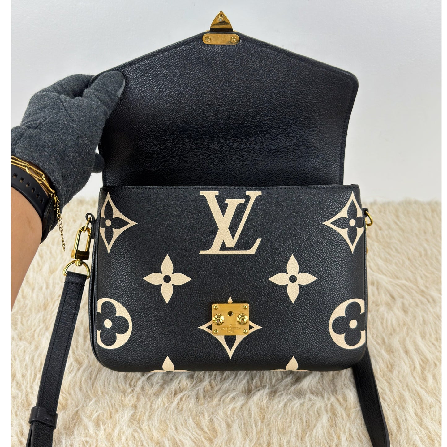 Louis Vuitton Pochette Métis Bicolor Monogram Empreinte