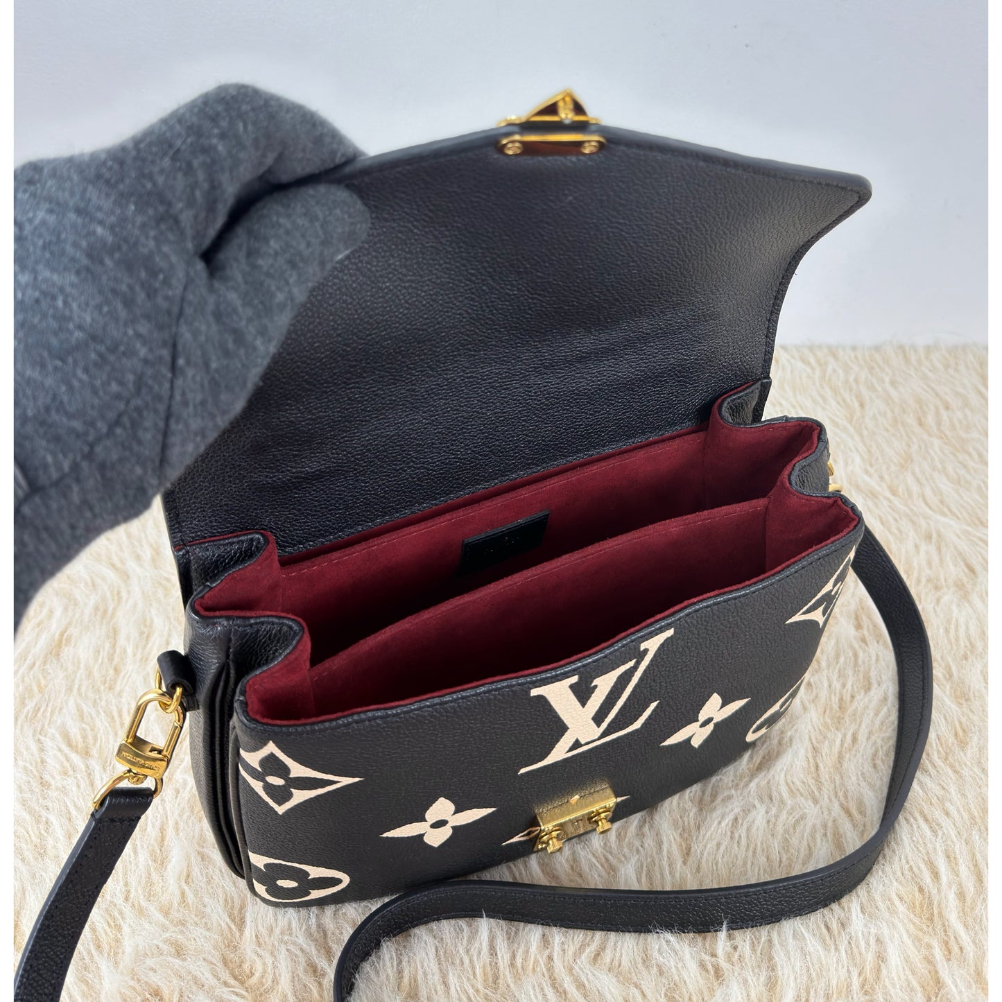 Louis Vuitton Pochette Métis Bicolor Monogram Empreinte