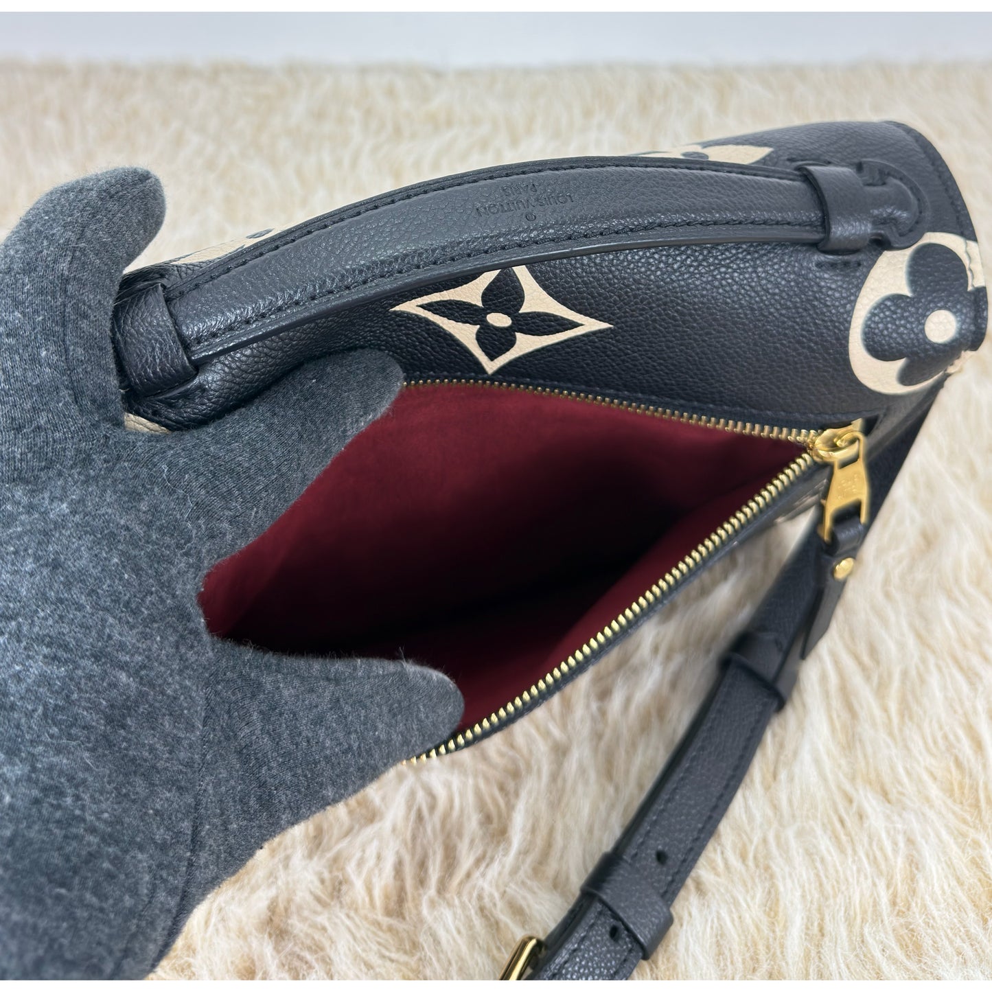 Louis Vuitton Pochette Métis Bicolor Monogram Empreinte
