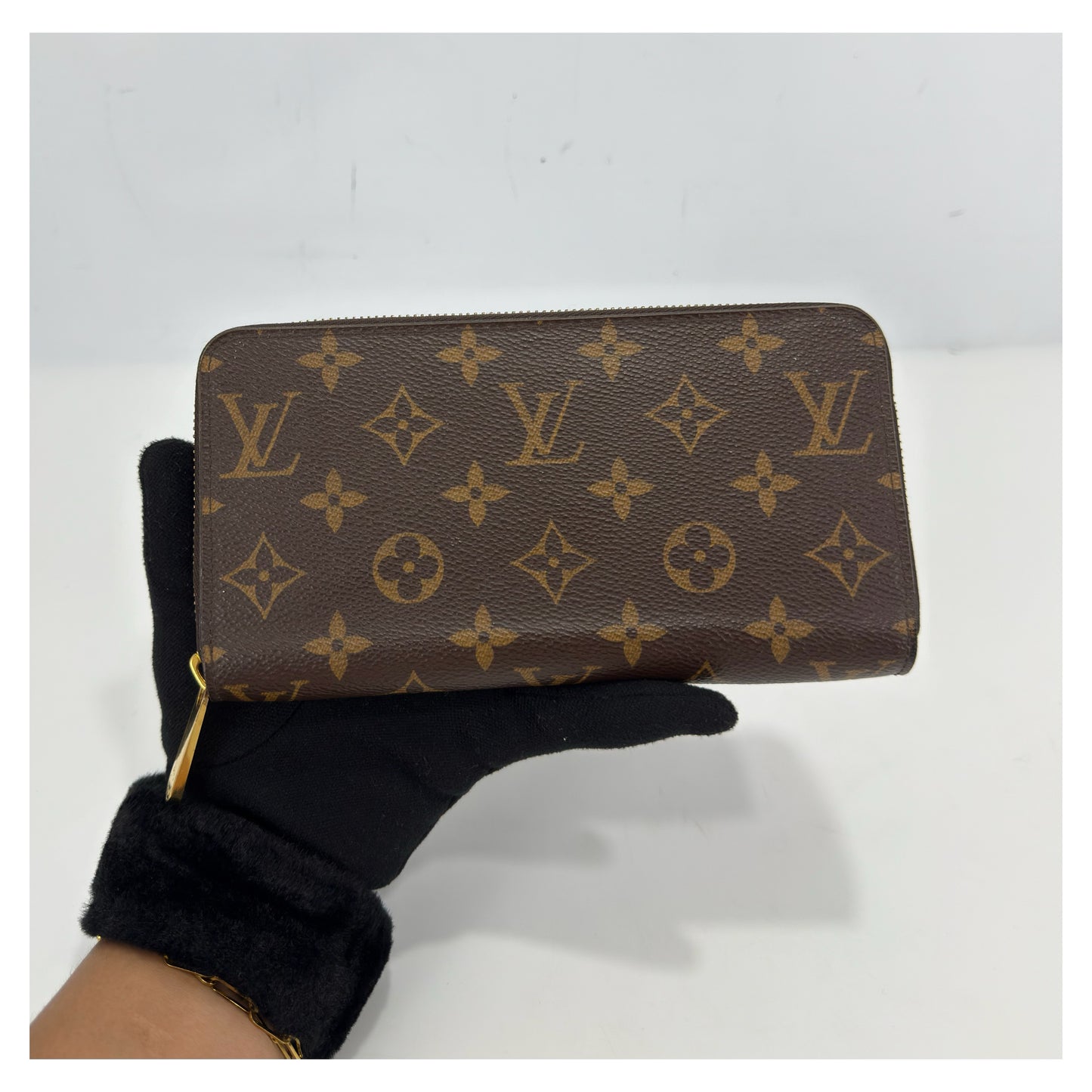Louis Vuitton Monogram Zippy Wallet