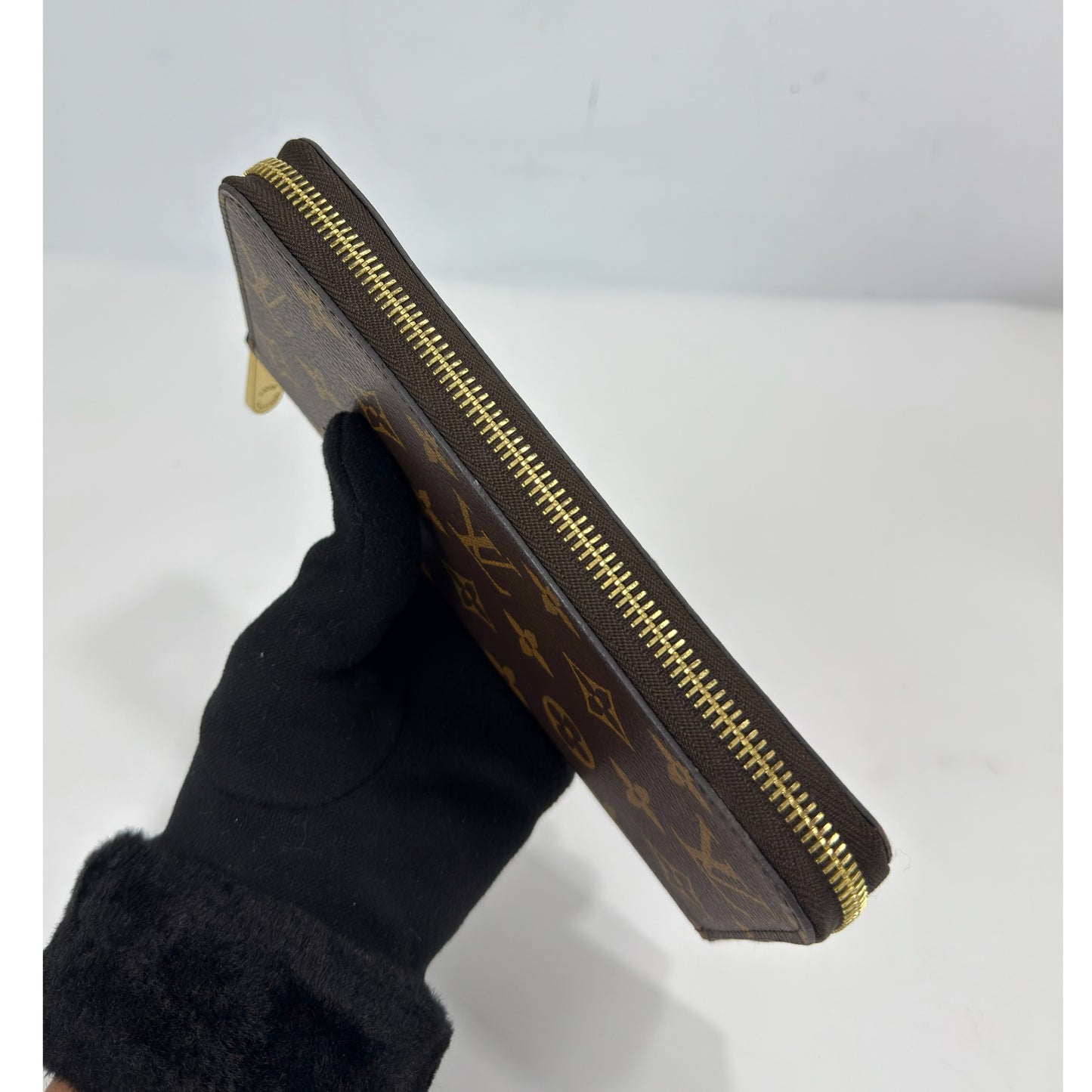 Louis Vuitton Monogram Zippy Wallet