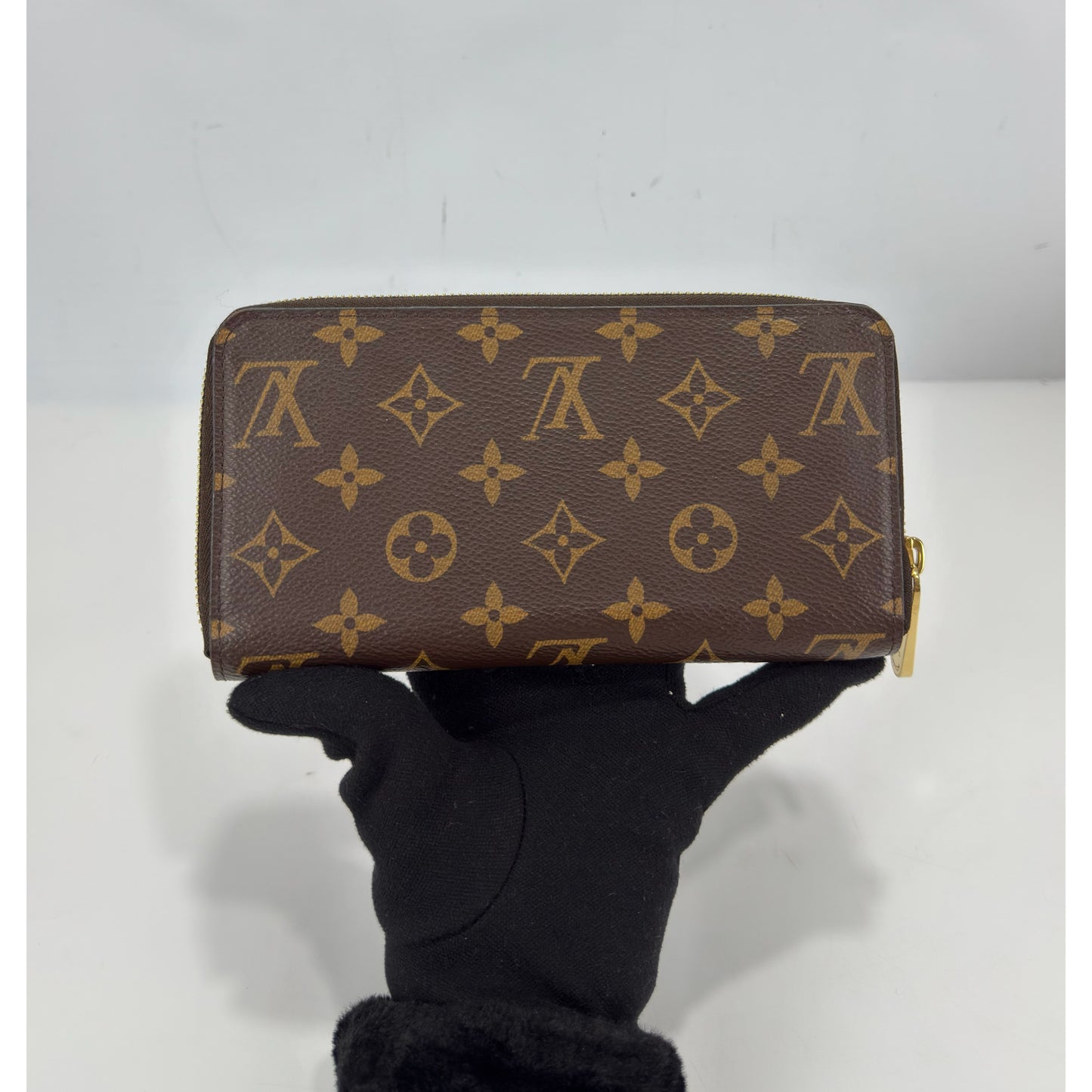 Louis Vuitton Monogram Zippy Wallet