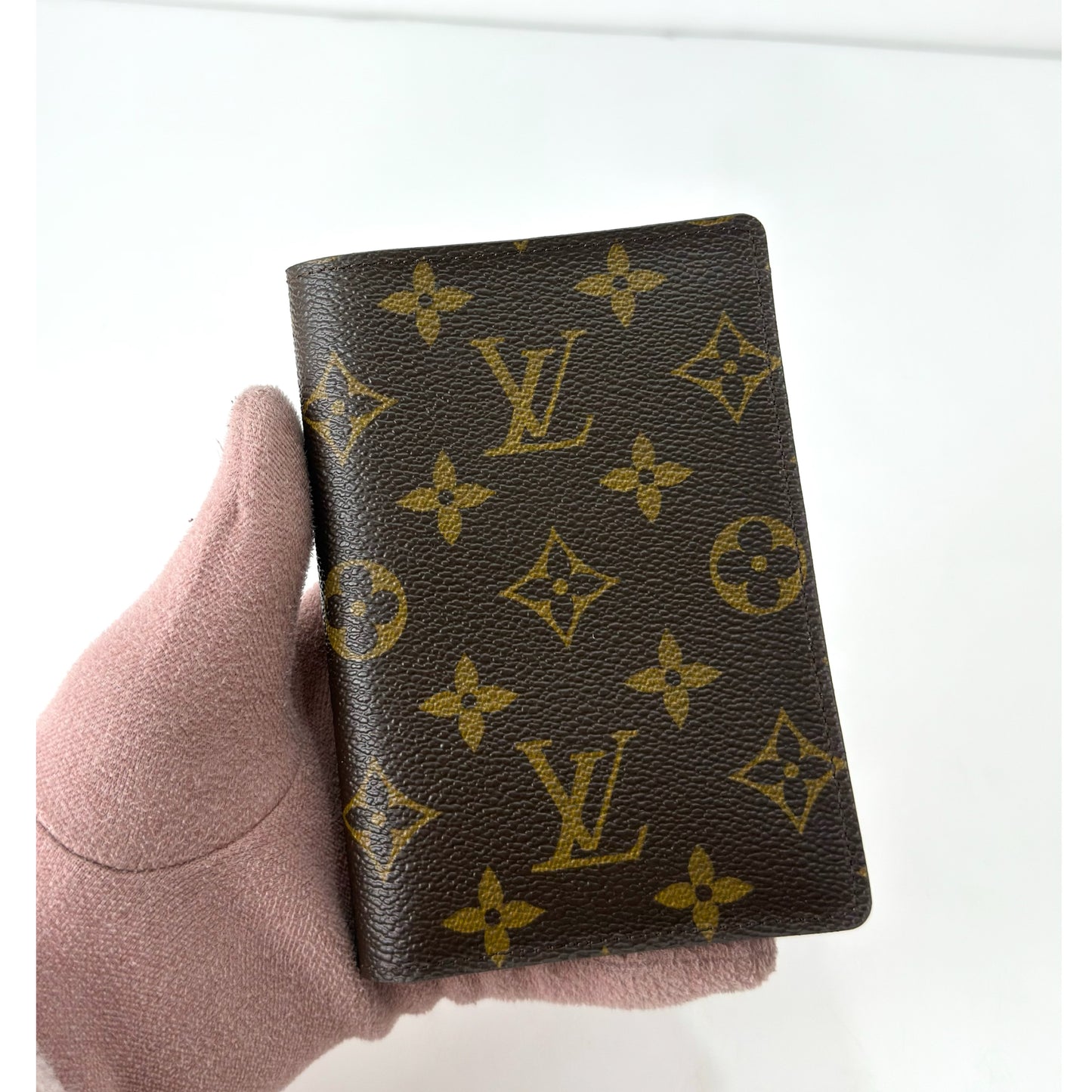 Louis Vuitton Monogram Canvas Passport Holder (1)