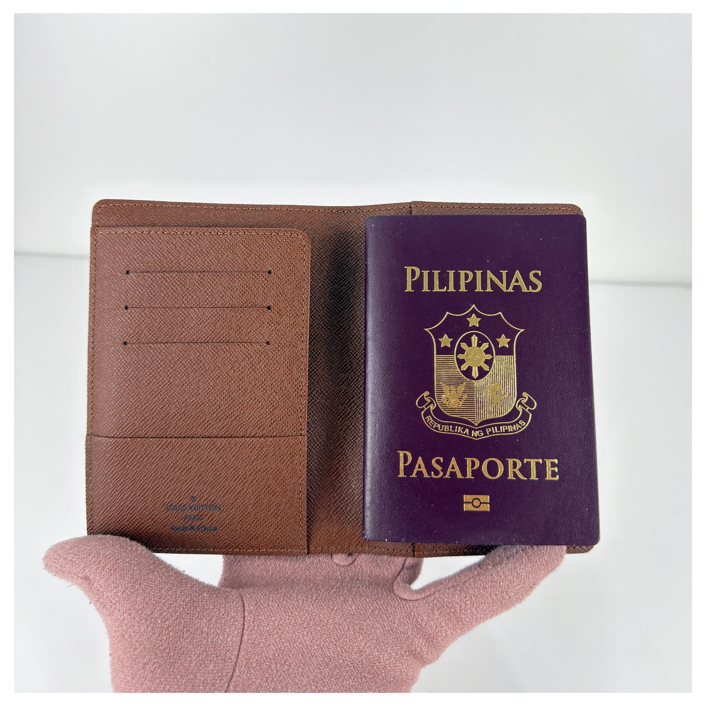 Louis Vuitton Monogram Canvas Passport Holder (1)
