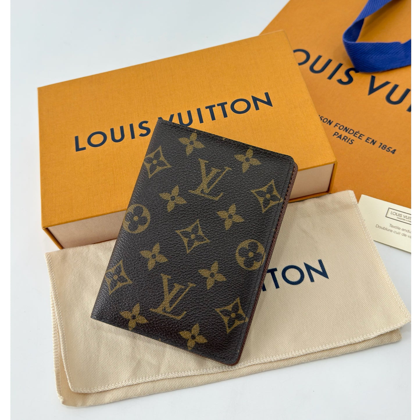 Louis Vuitton Monogram Canvas Passport Holder (2)