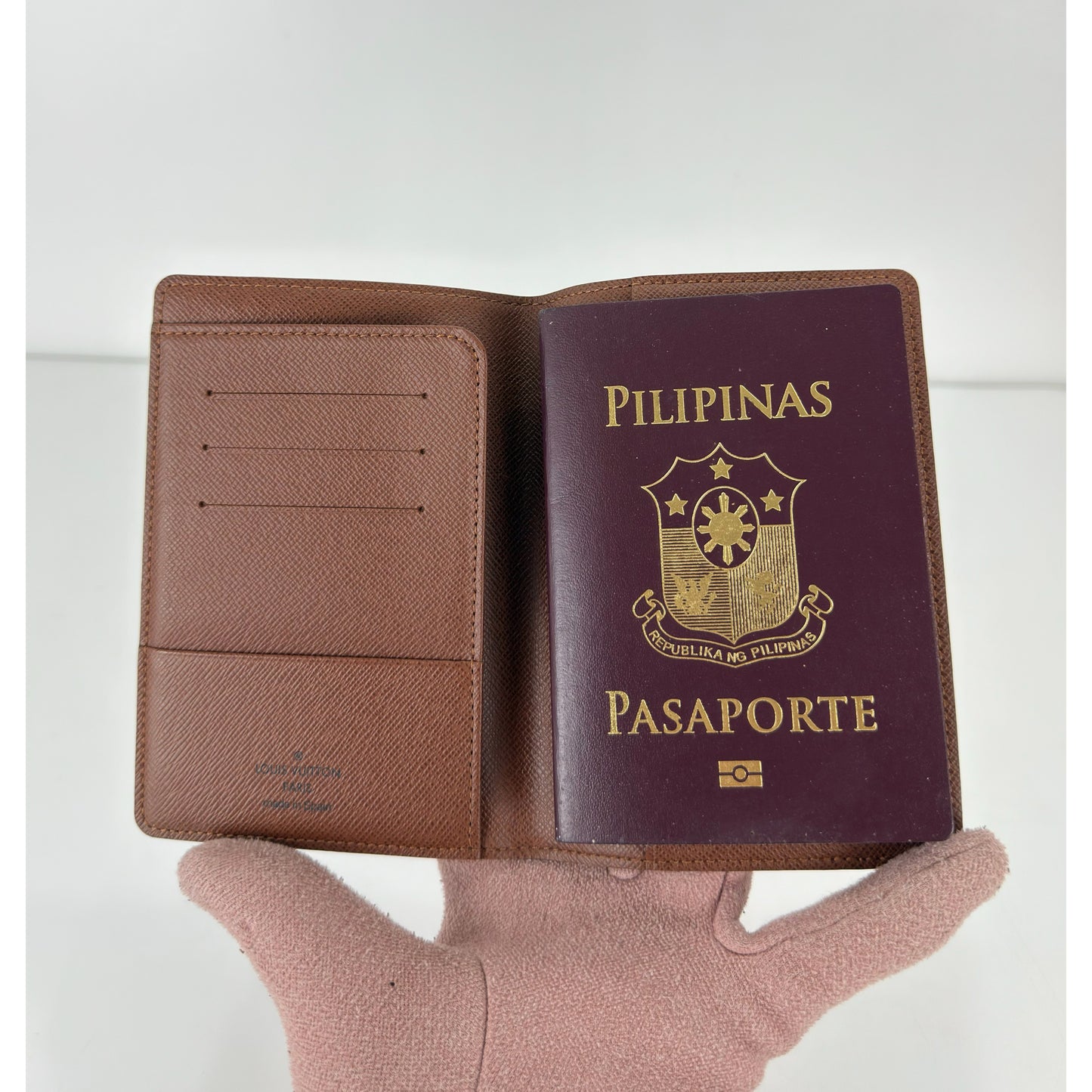 Louis Vuitton Monogram Canvas Passport Holder (2)