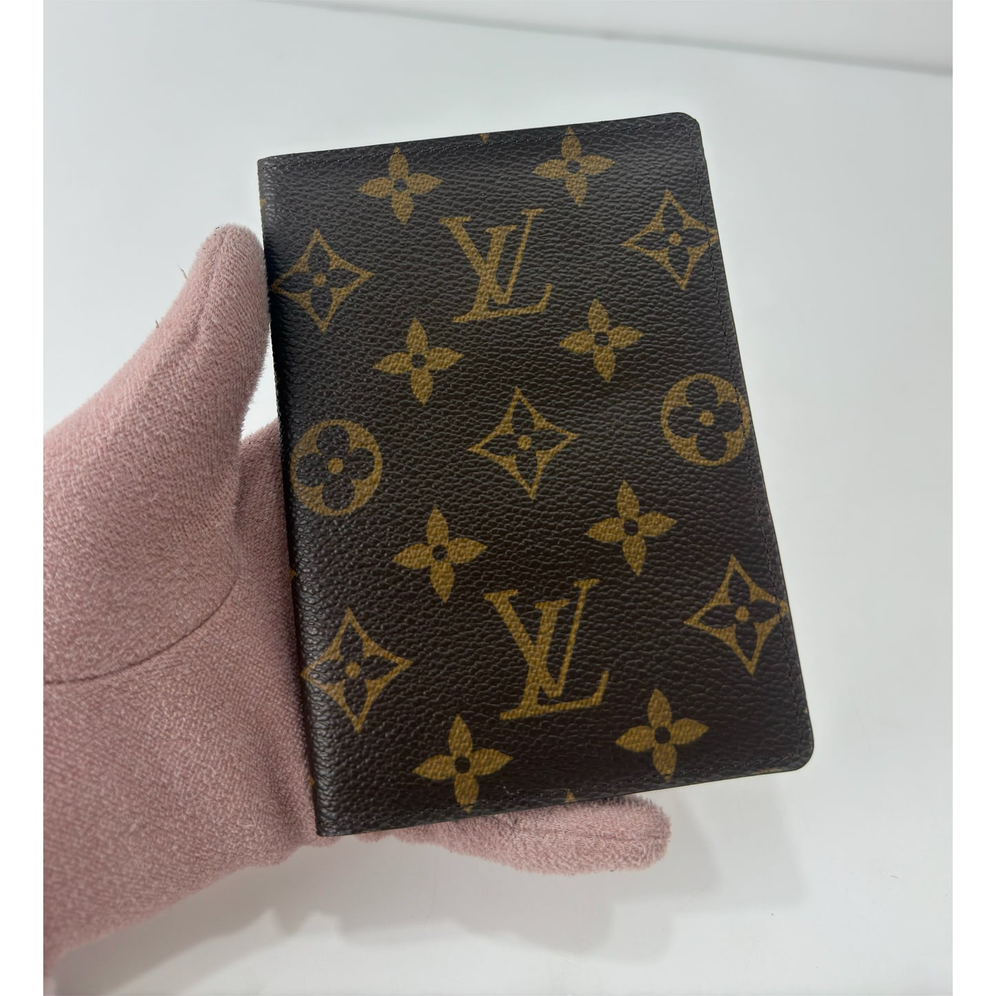 Louis Vuitton Monogram Canvas Passport Holder (3)