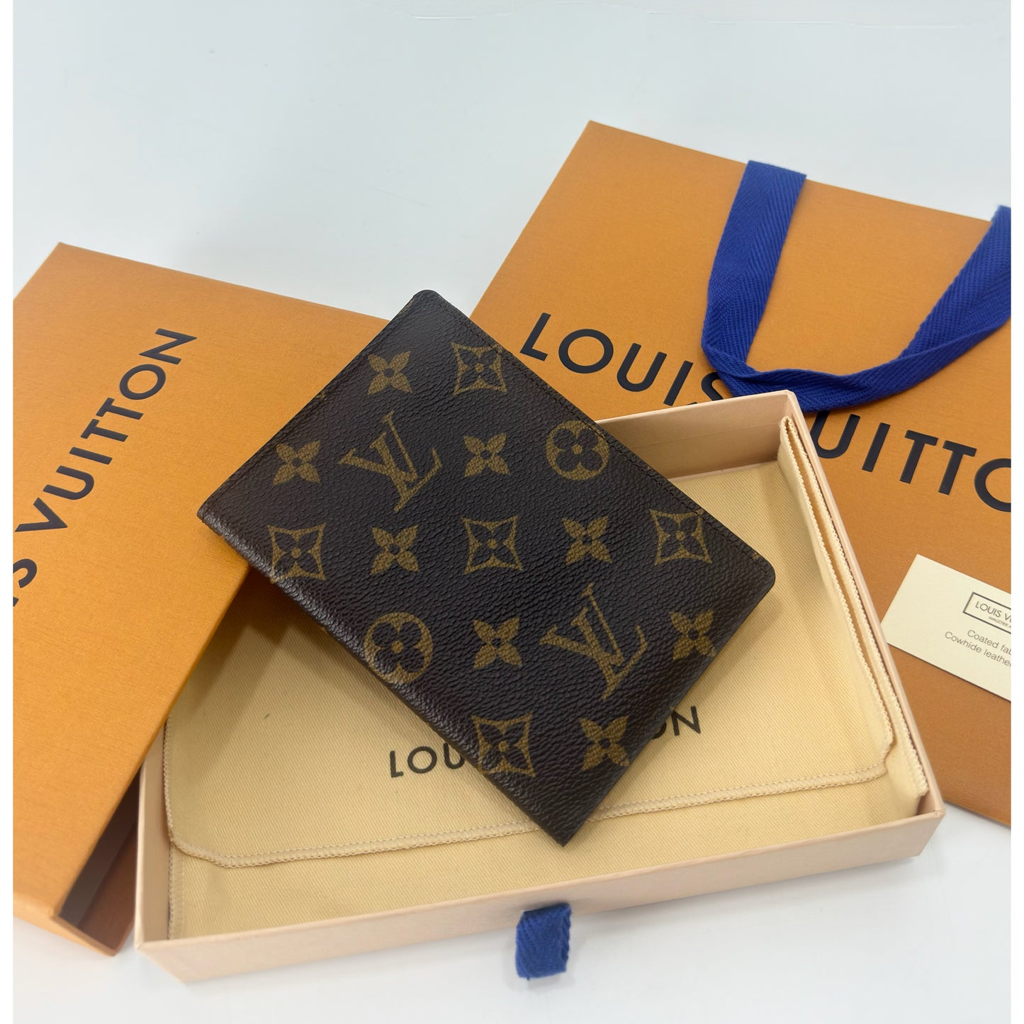 Louis Vuitton Monogram Canvas Passport Holder (4)