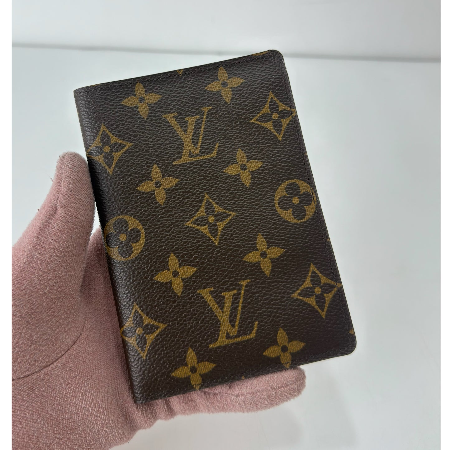 Louis Vuitton Monogram Canvas Passport Holder (4)