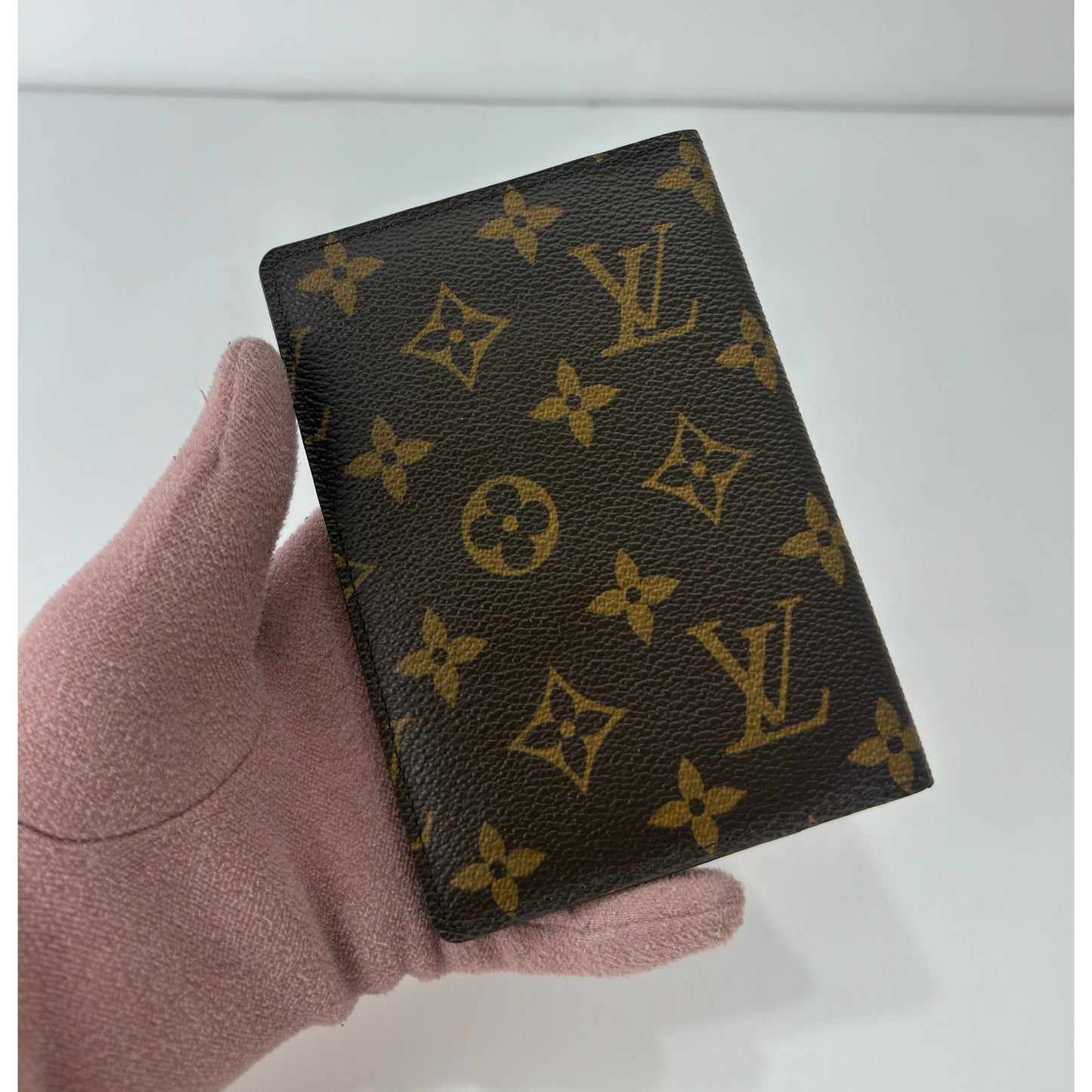 Louis Vuitton Monogram Canvas Passport Holder (4)