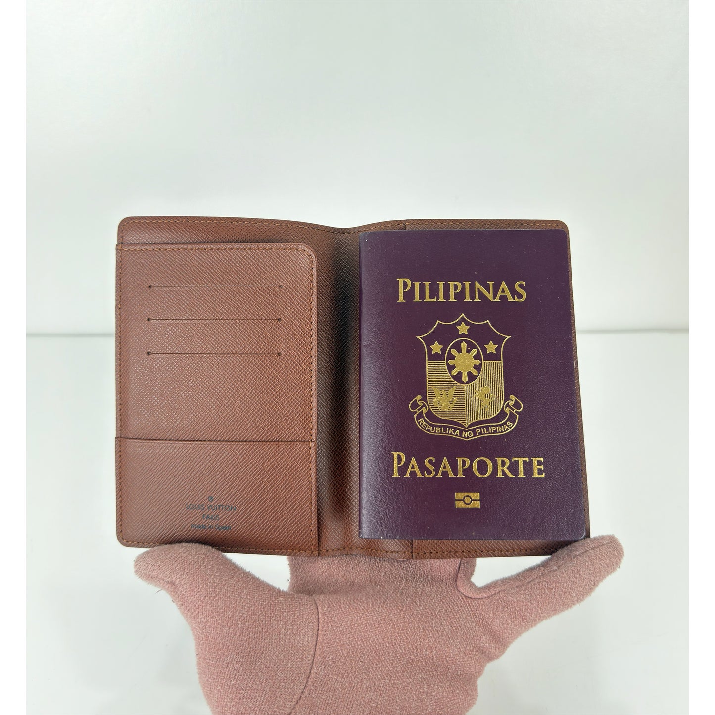 Louis Vuitton Monogram Canvas Passport Holder (4)